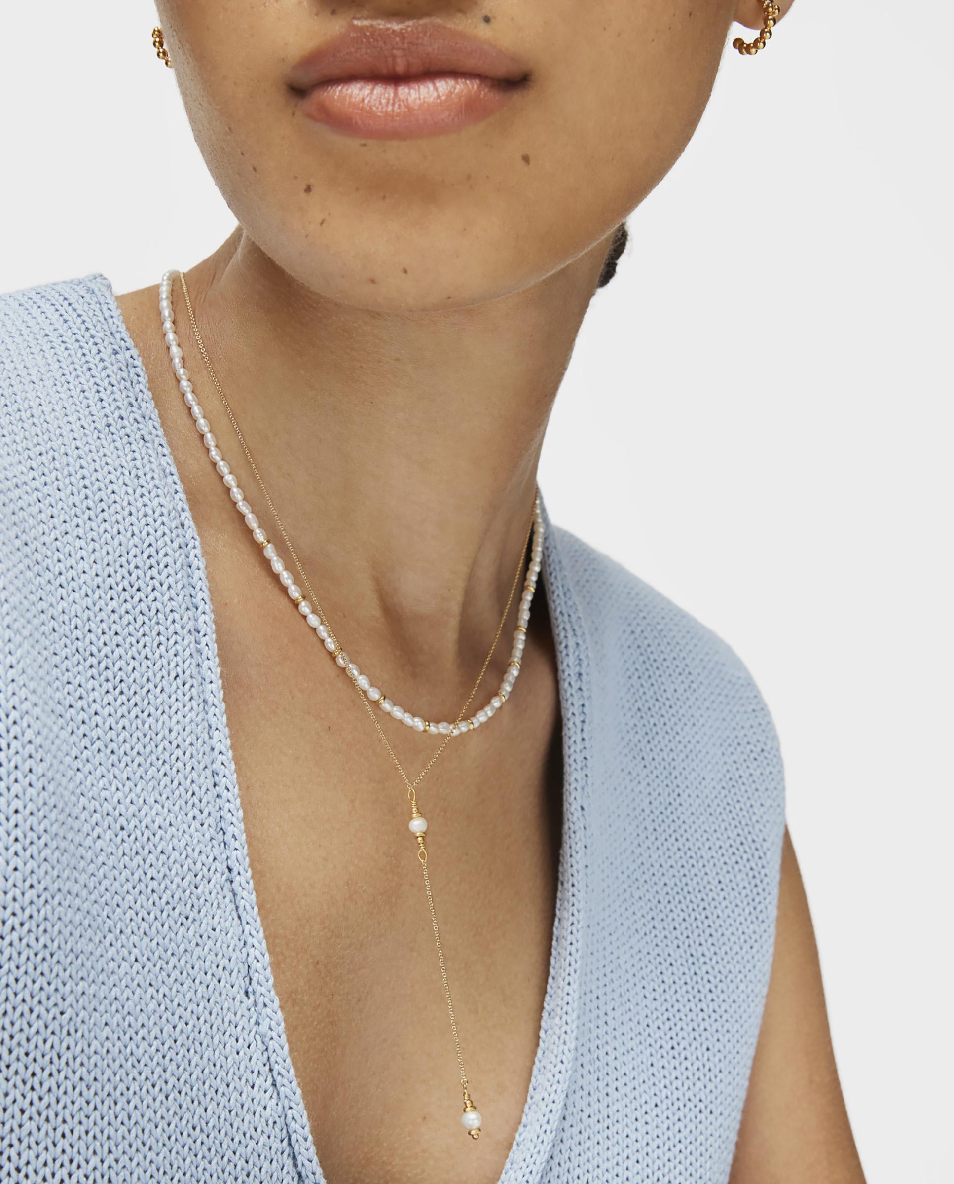 Colar Gloss com Tira Banhada em Ouro de 18 Kt Sobre Prata e Pérolas Branco-3