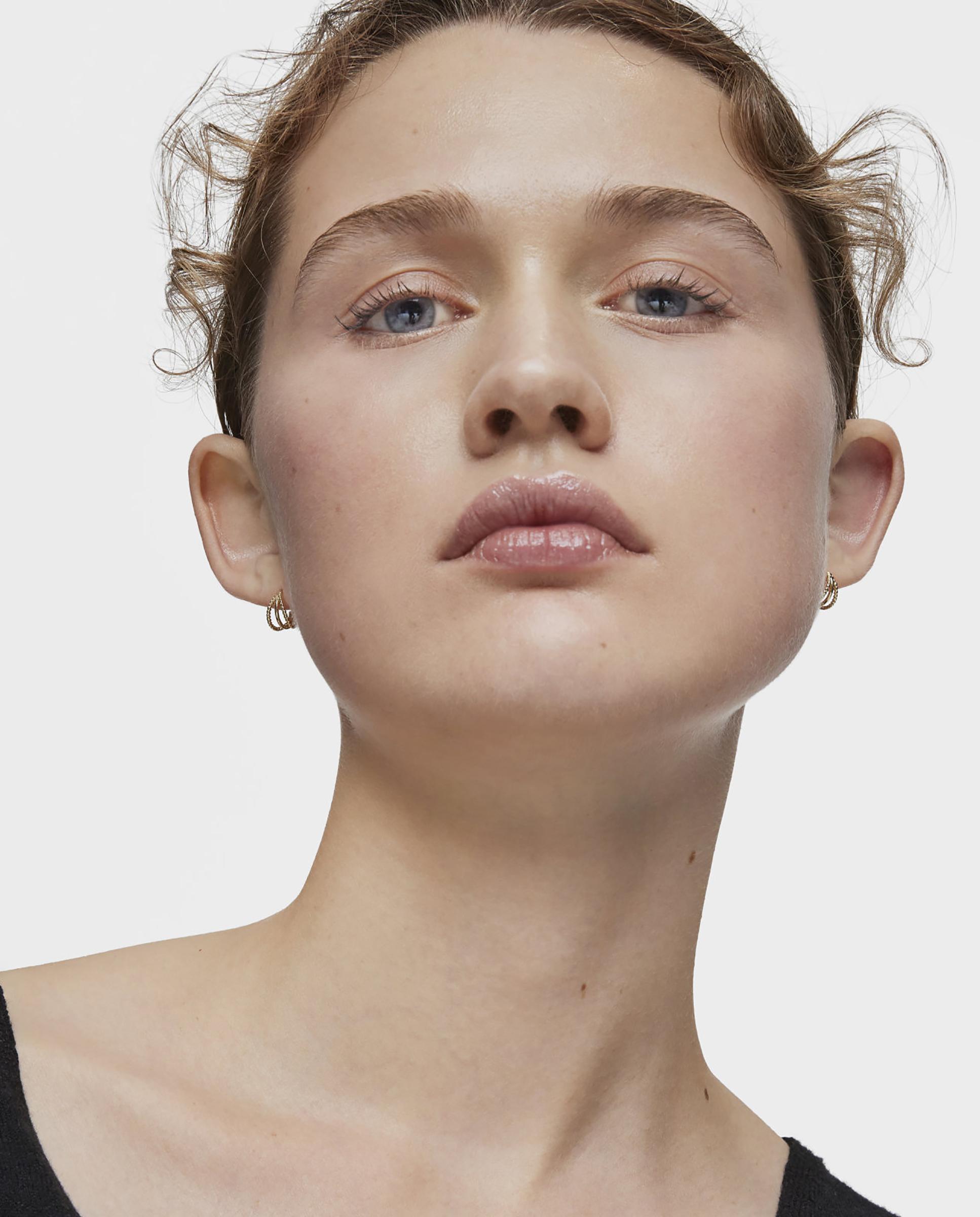 Brincos de Argola Basics de Ouro com Tripla Argola com Relevo Dourado-5