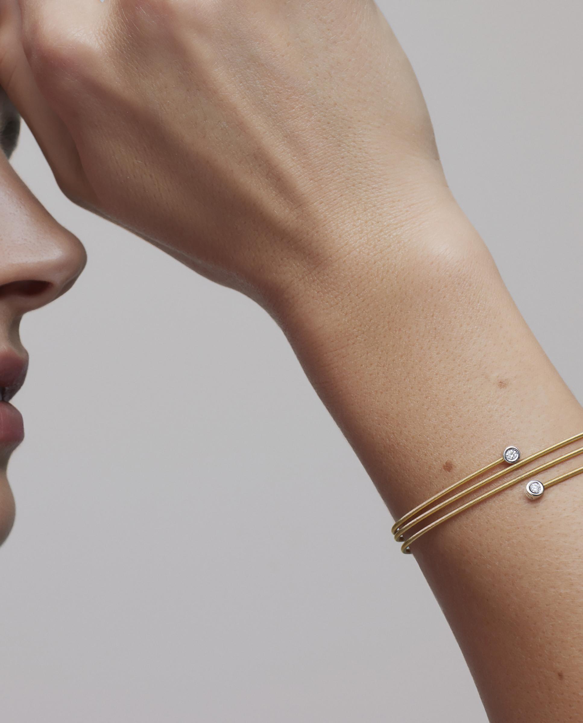 Pulseira Atelier Espiral de Ouro com Dois Diamantes Branco-4