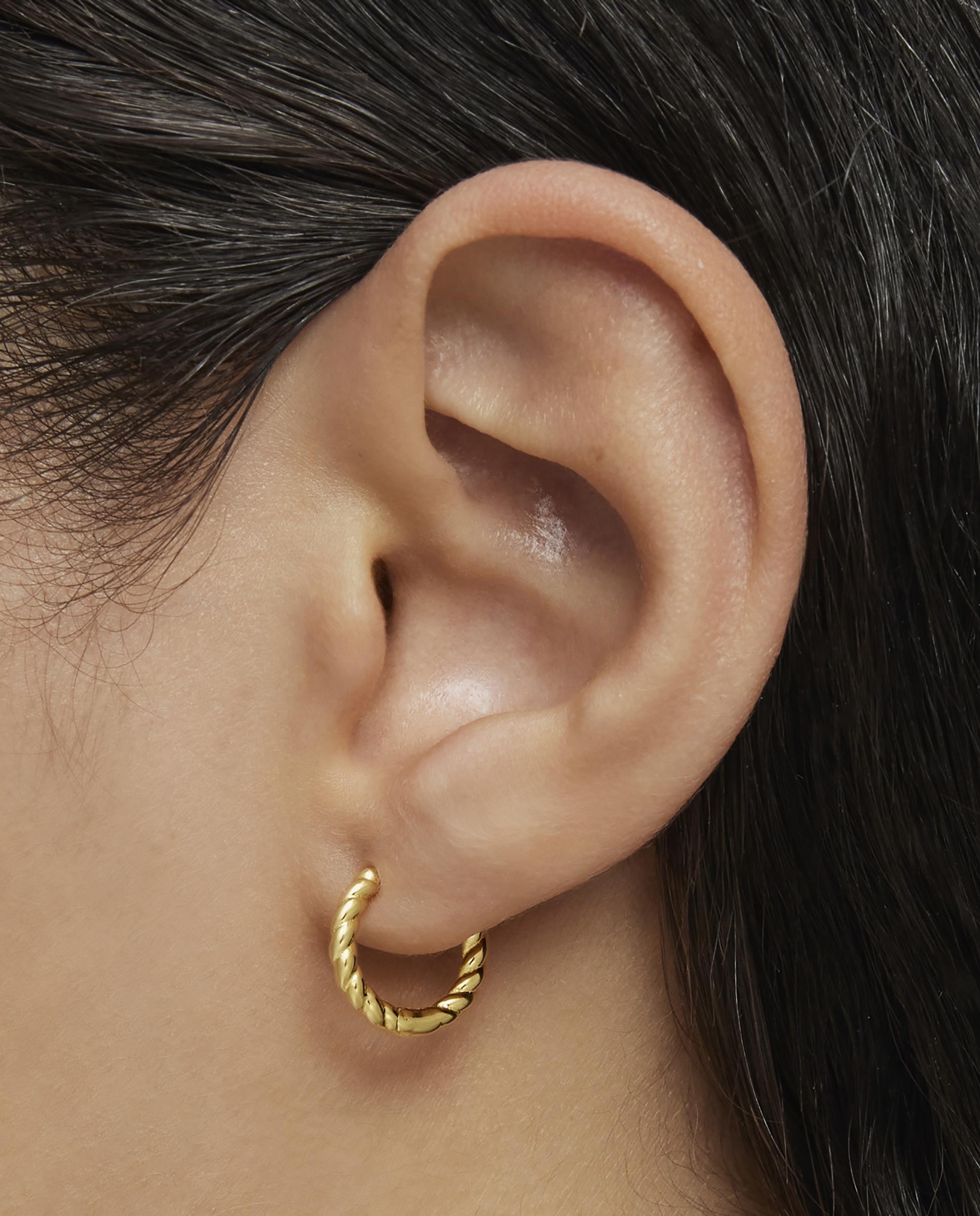 Brincos de Argola Basics Curto Entrançado Banhado a Ouro 18 Kt Sobre Prata Dourado-4