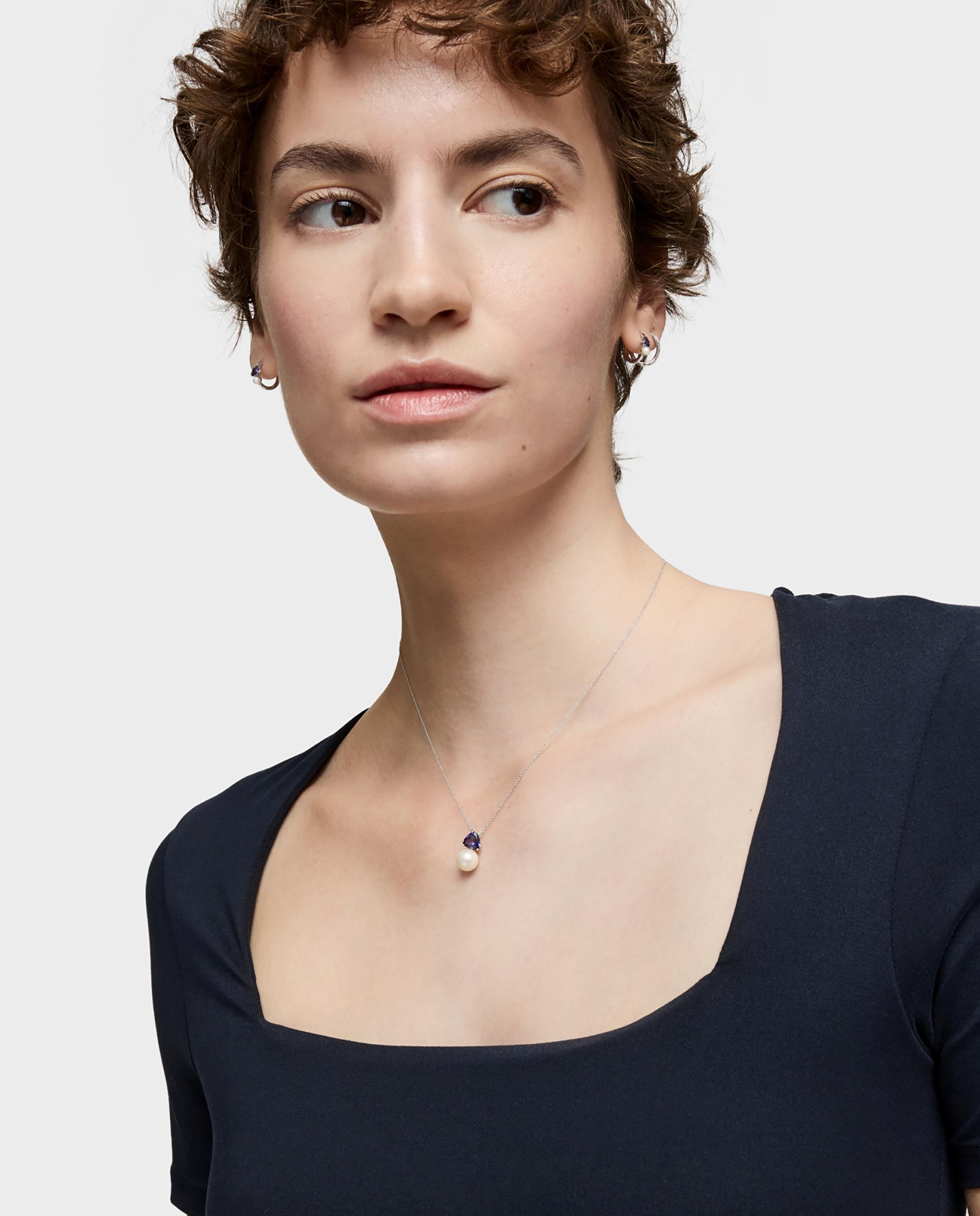 Colar Ivette Curto de Ouro Branco com Iolita e Pérola Azul-4