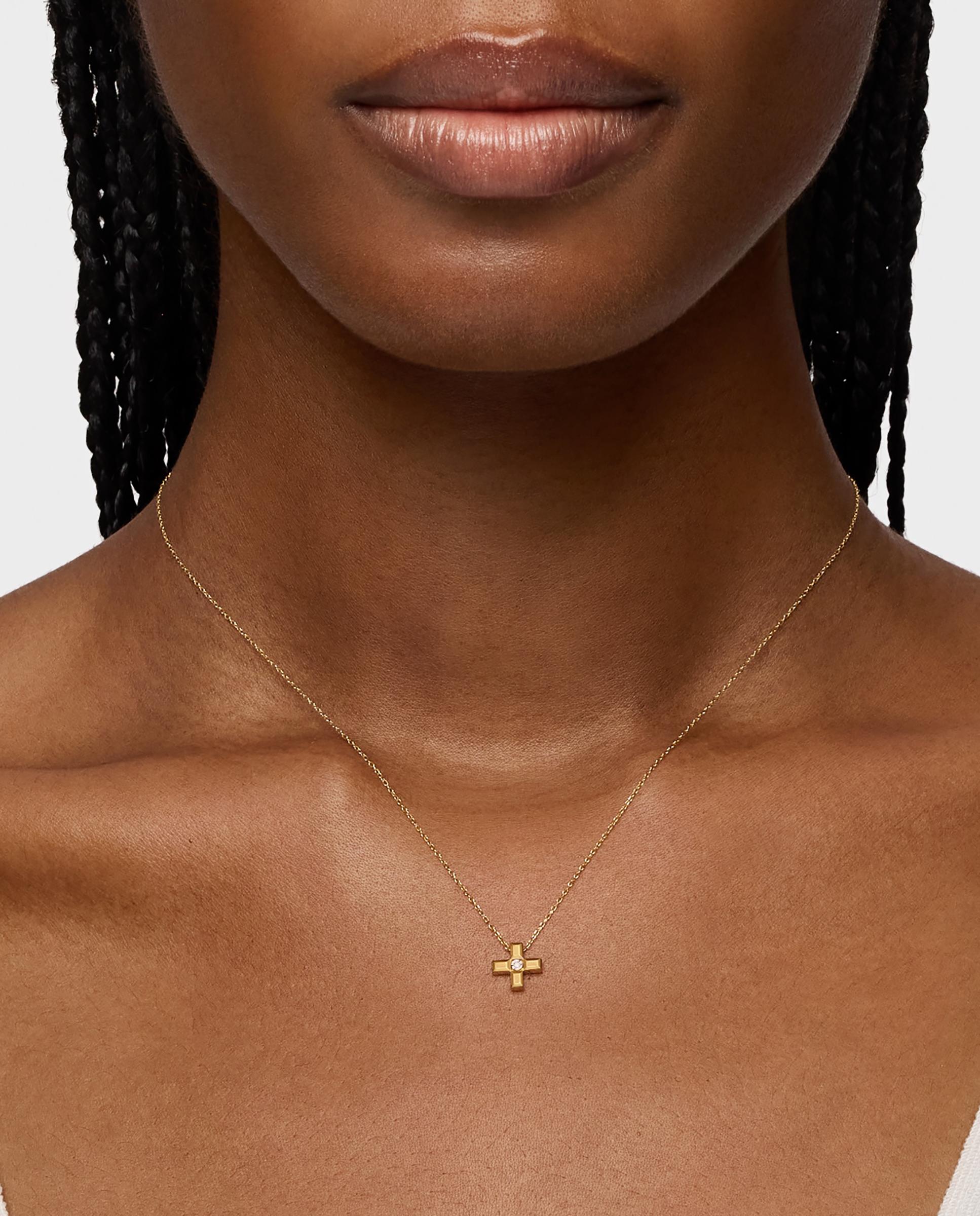 Colar Basics Curto Cruz de Ouro e Diamantes Branco-5