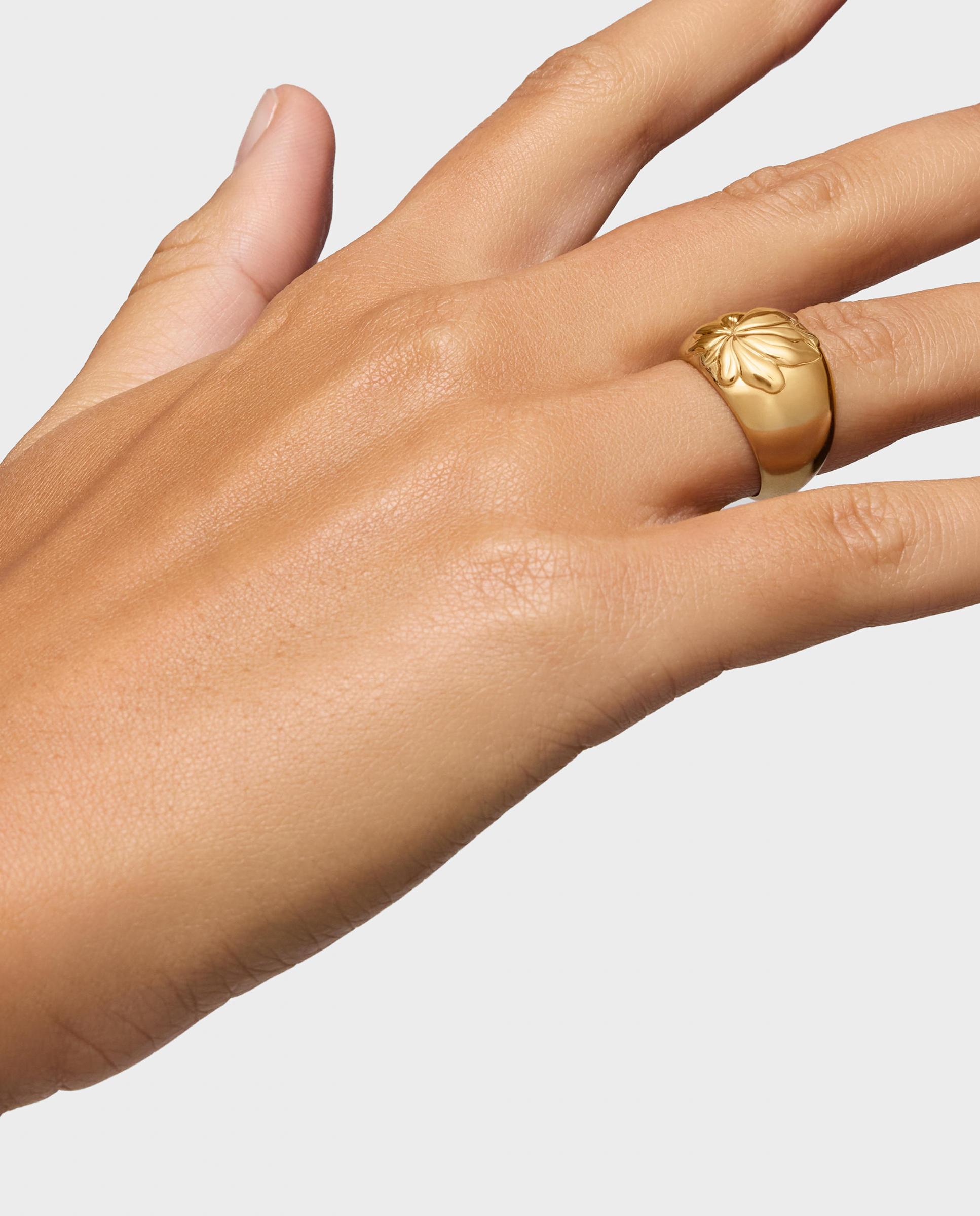 Anel Selo Yagrumo com Banho de Ouro 18 Kt Sobre Prata e Flor Dourado-6