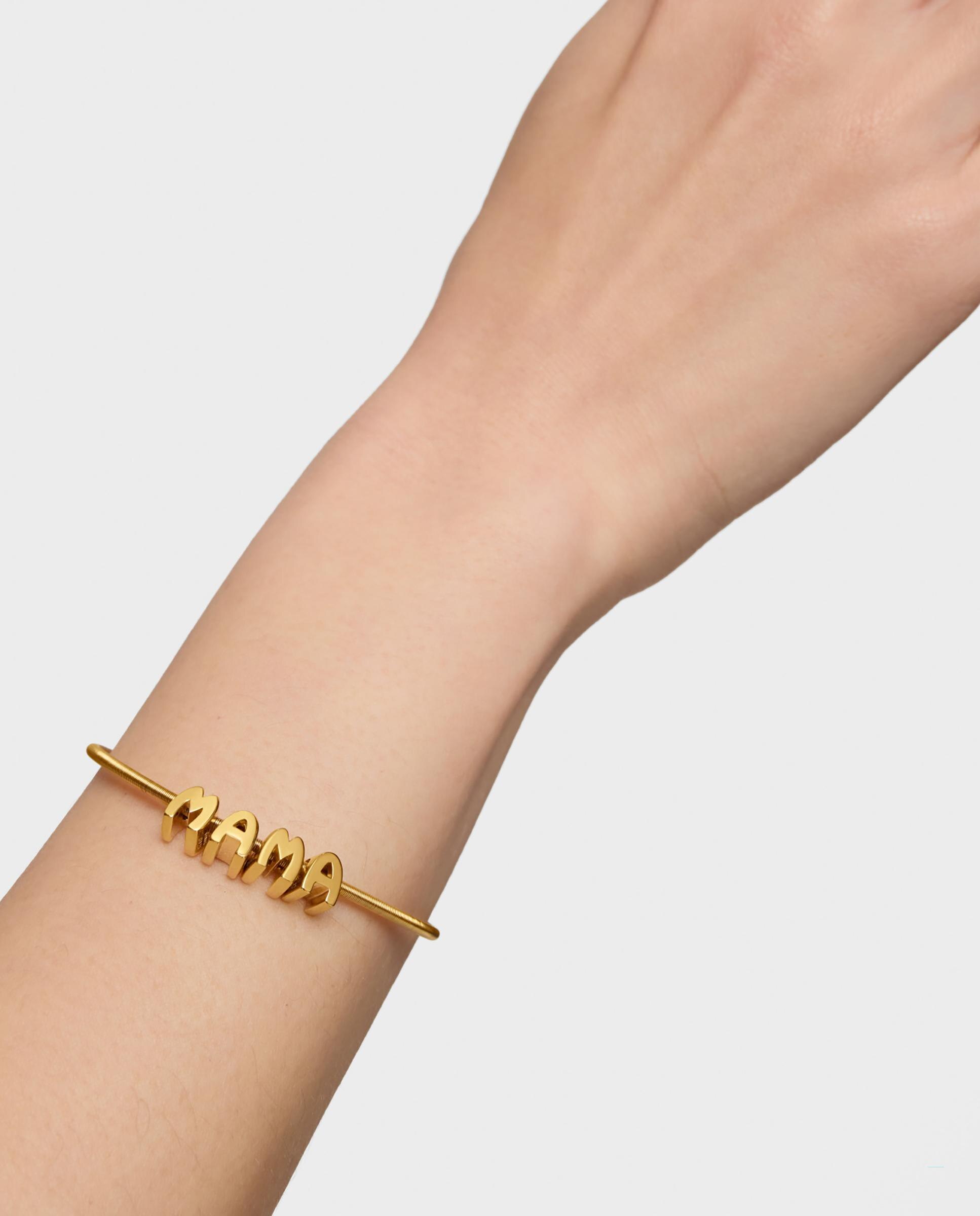 Pendente de Quatro Letras Mama Banhada em Ouro 18 Kt Sobre Prata Dourado-5