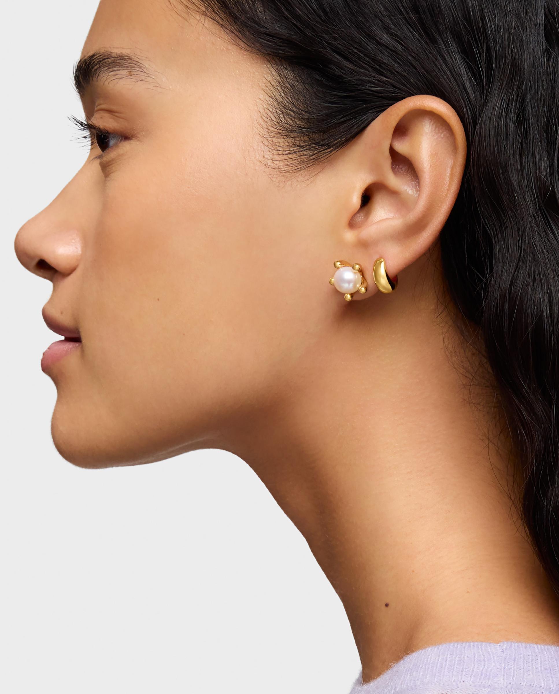 Brincos Garden Banhados a Ouro 18 Kt Sobre Prata e Pérolas Branco-5
