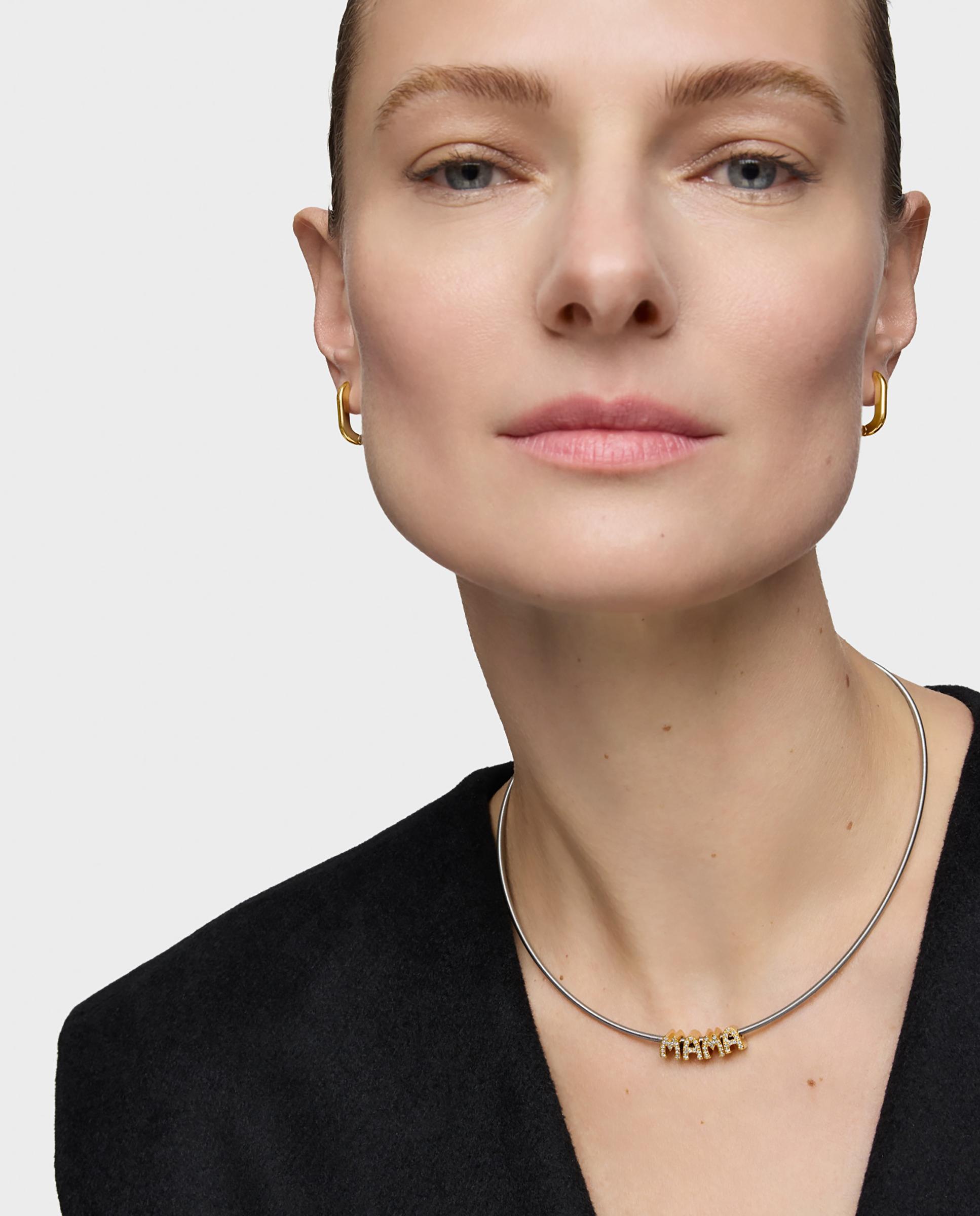 Pendente de Quatro Letras Mama Banhada em Ouro 18 Kt Sobre Prata Branco-3