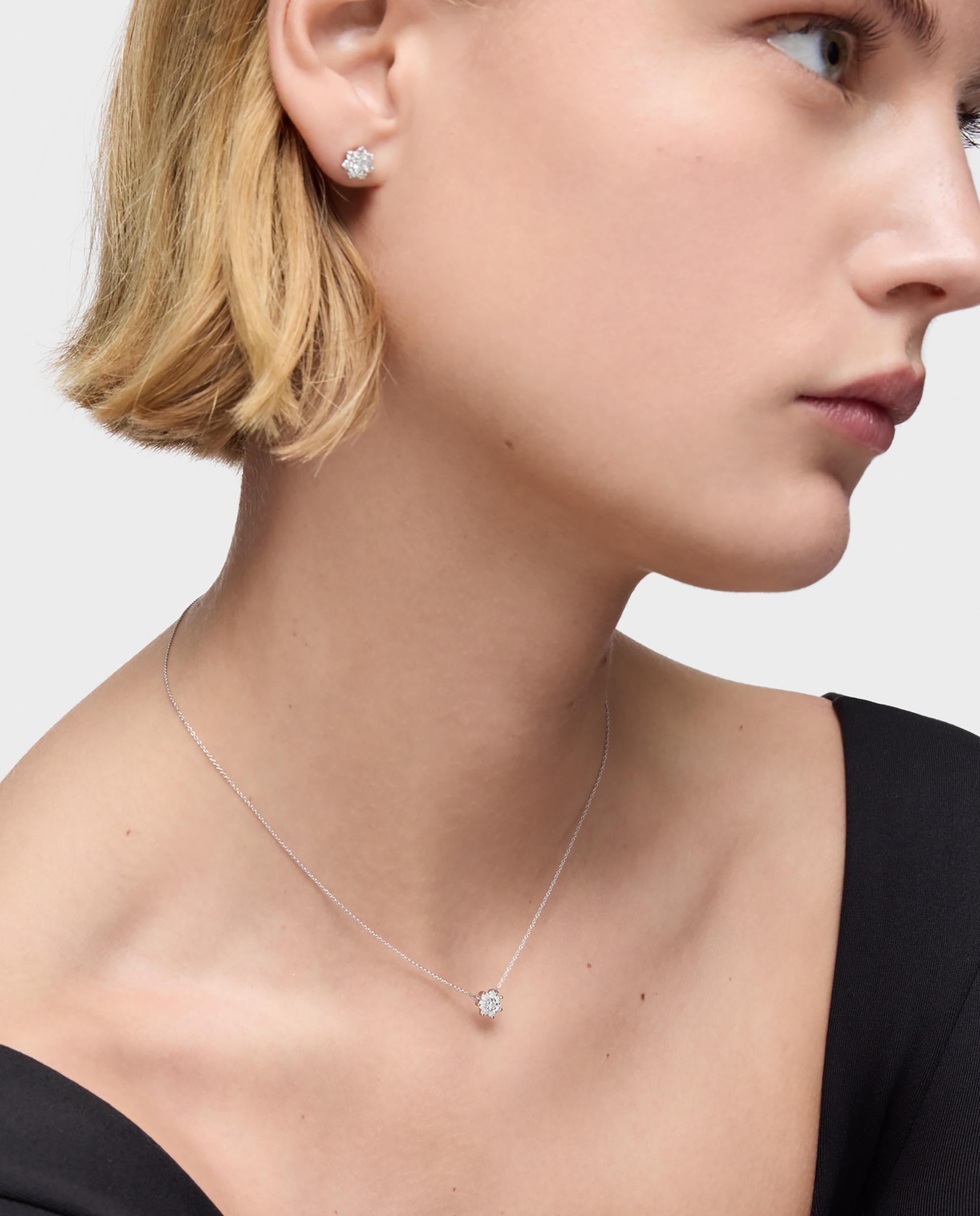 Corrente com Pendente Daisy de Ouro Branco e Diamante Prateado-3