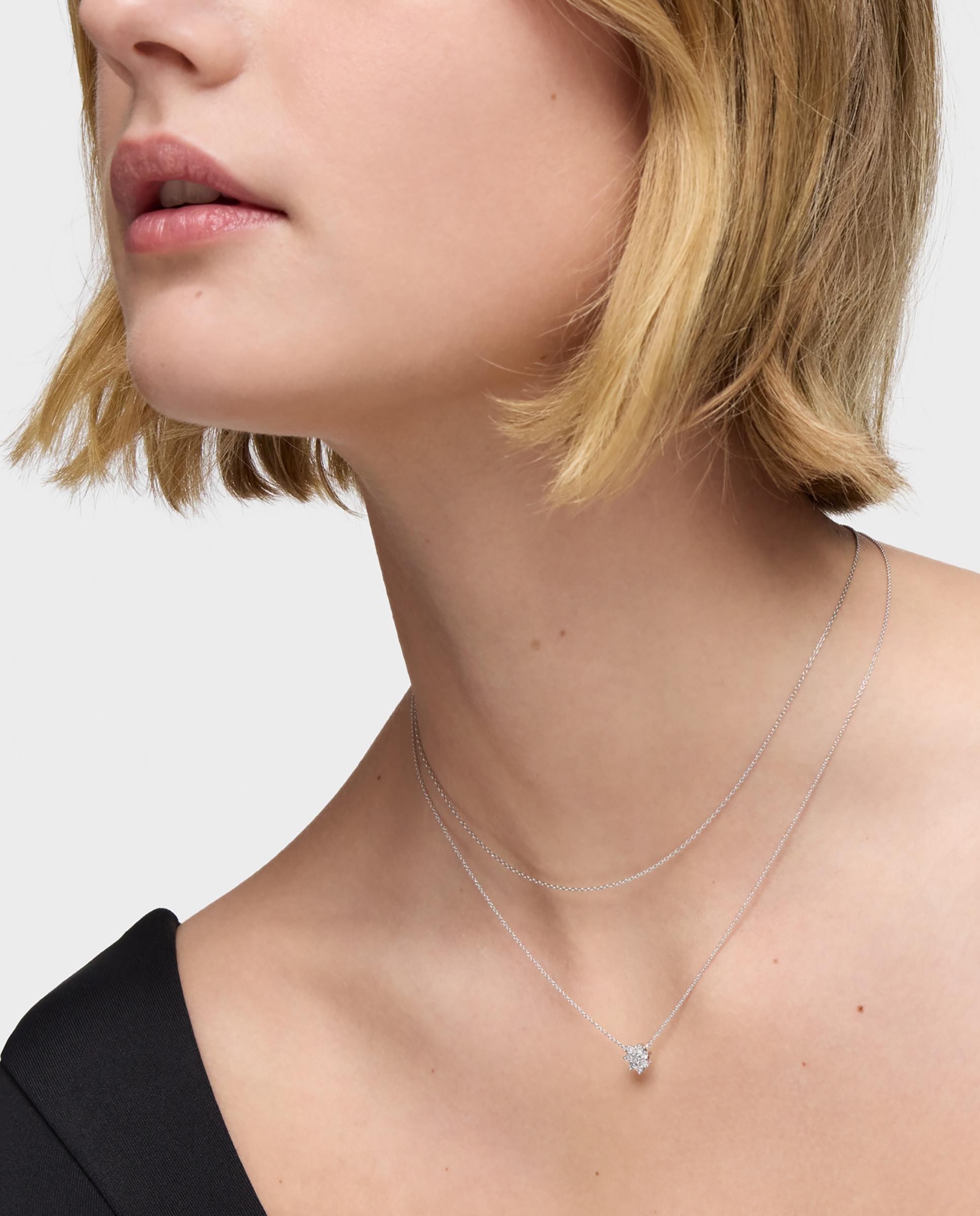 Corrente com Pendente Daisy de Ouro Branco e Diamante Prateado-4