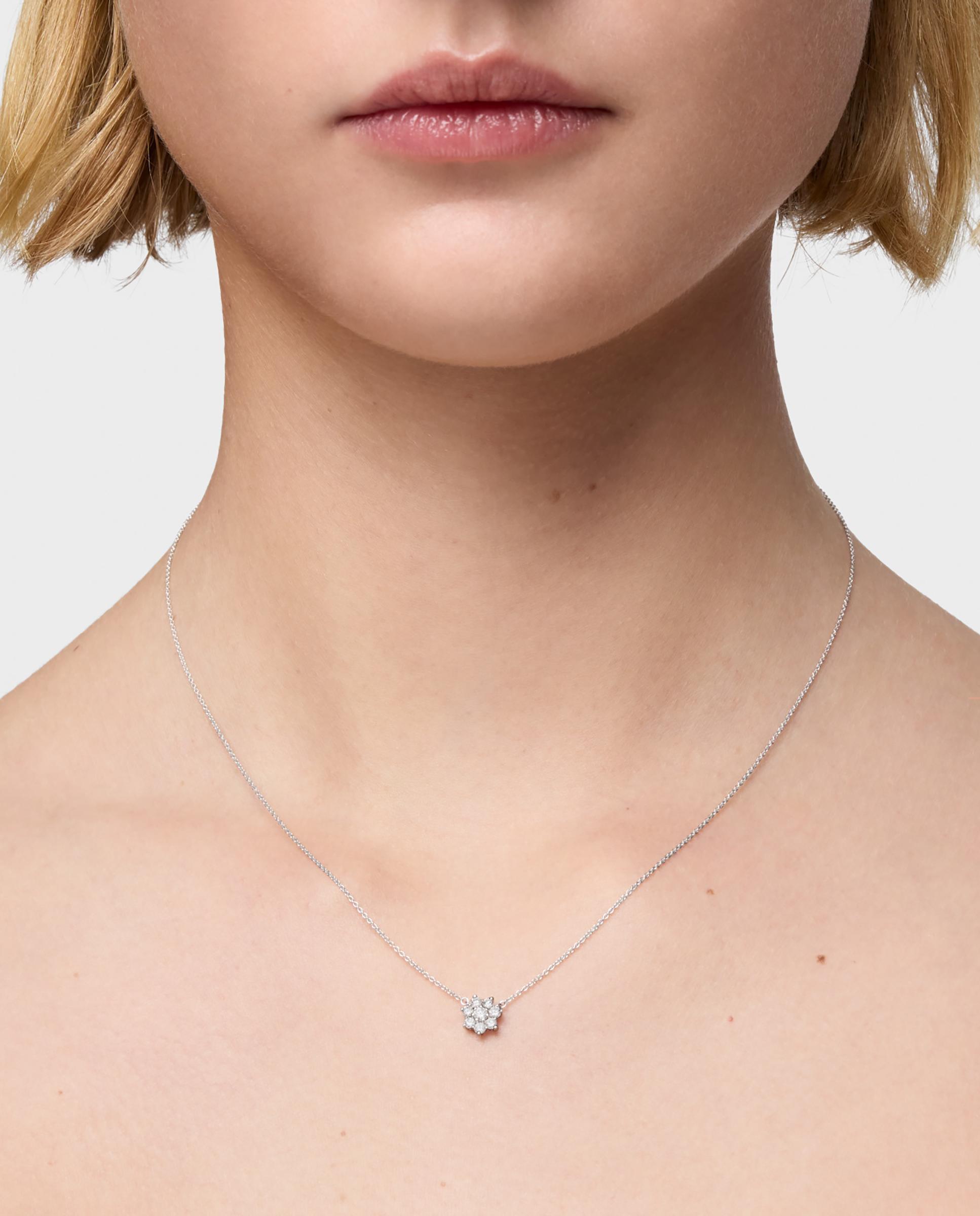 Corrente com Pendente Daisy de Ouro Branco e Diamante Prateado-5