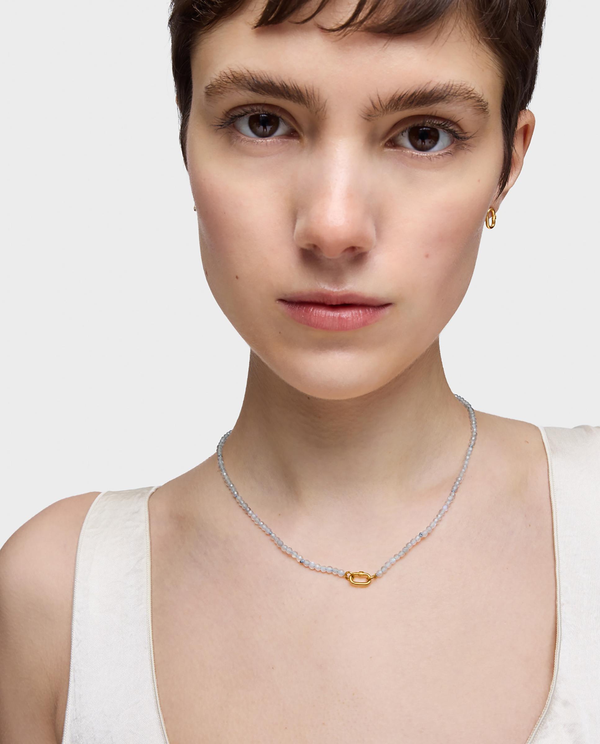 Colar Hold Oval Curto de Ouro e Labradorite Branco-4