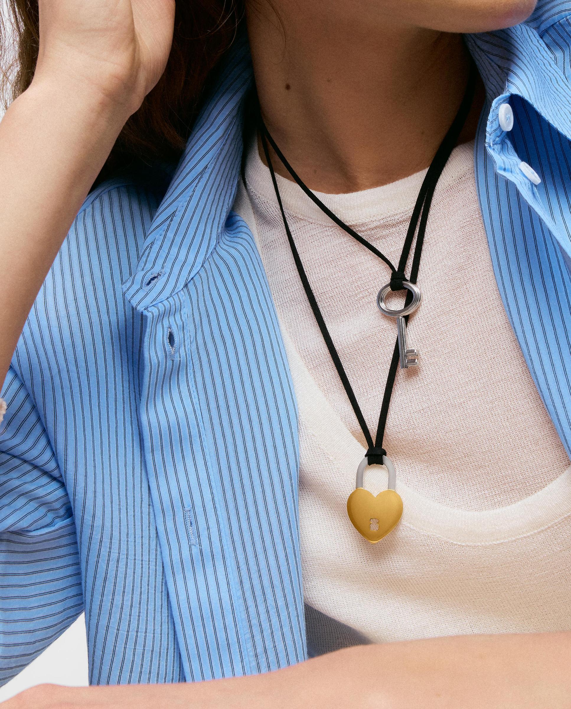 Imagem 0 de Colar Chave de Aço e Cordão em Preto Charming