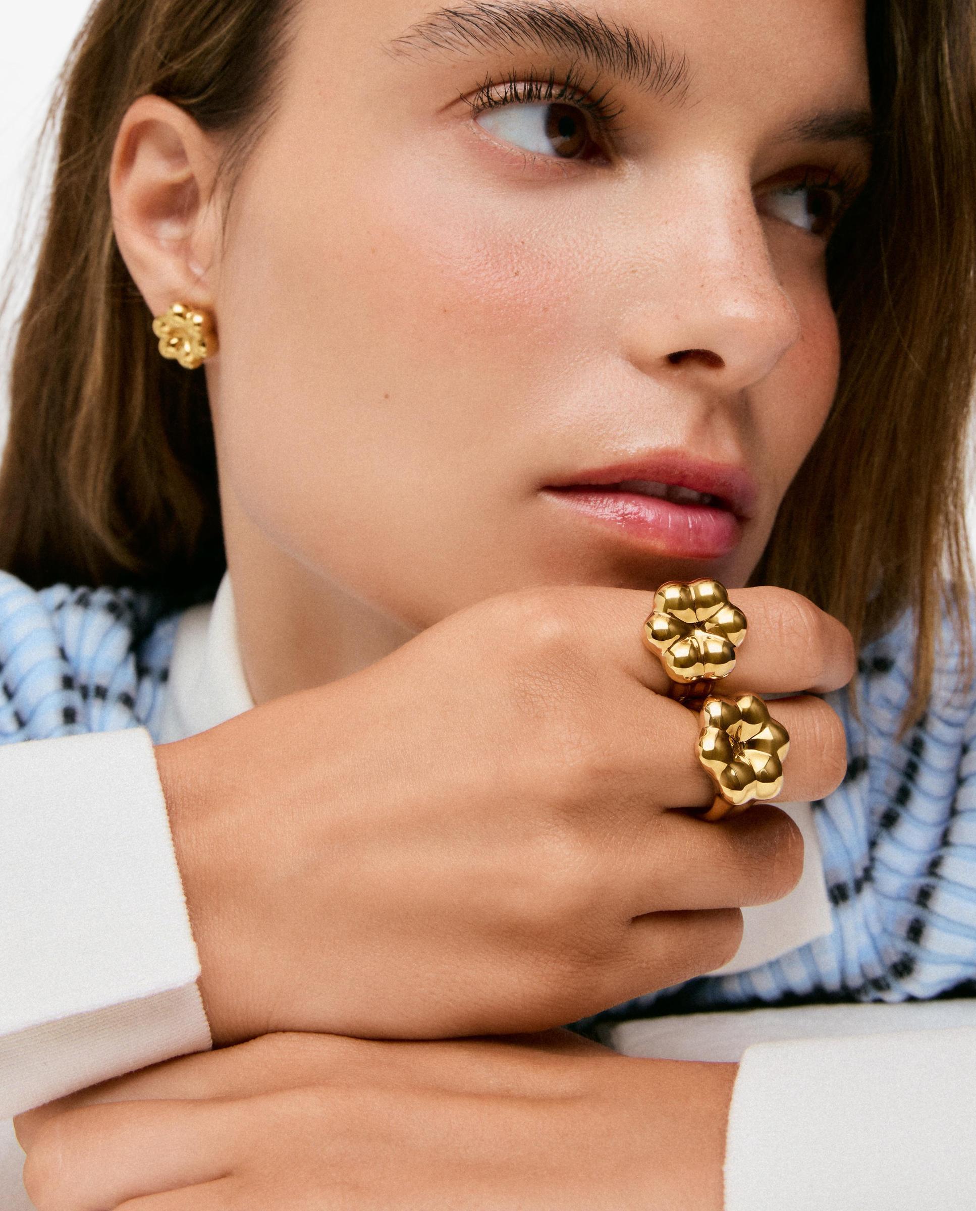 Anel Selo Flor com Banho de Ouro 18 Kt Sobre Prata Bold Motif Dourado-4