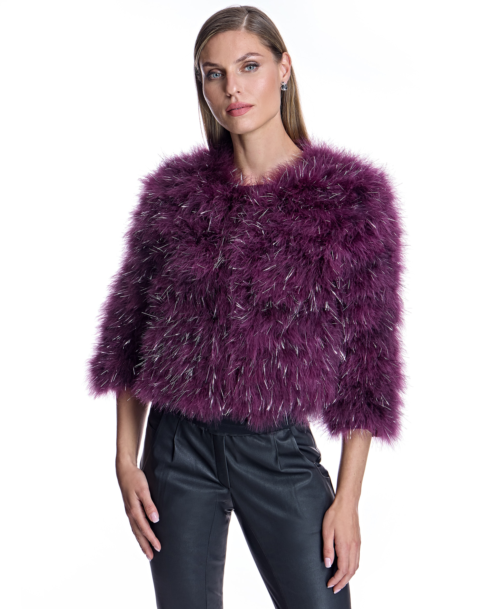 Imagem 0 de Bolero de Plumas de Marabú com Manga 3/4 e Inserções Metálicas
