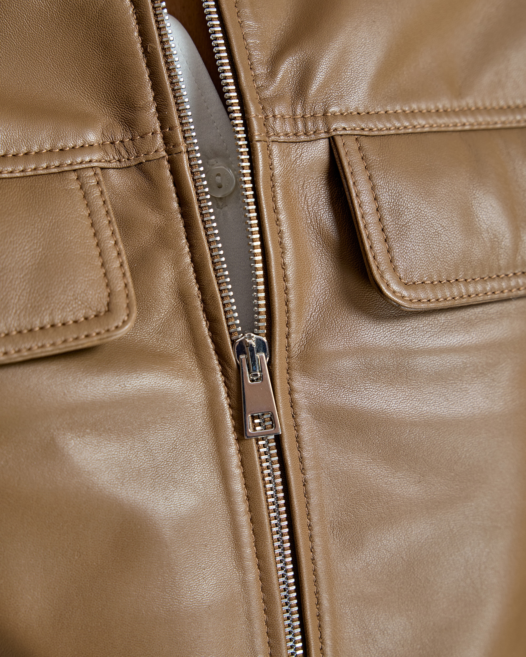 Blusão de Pele com Bolsos com Aba Castanho-6