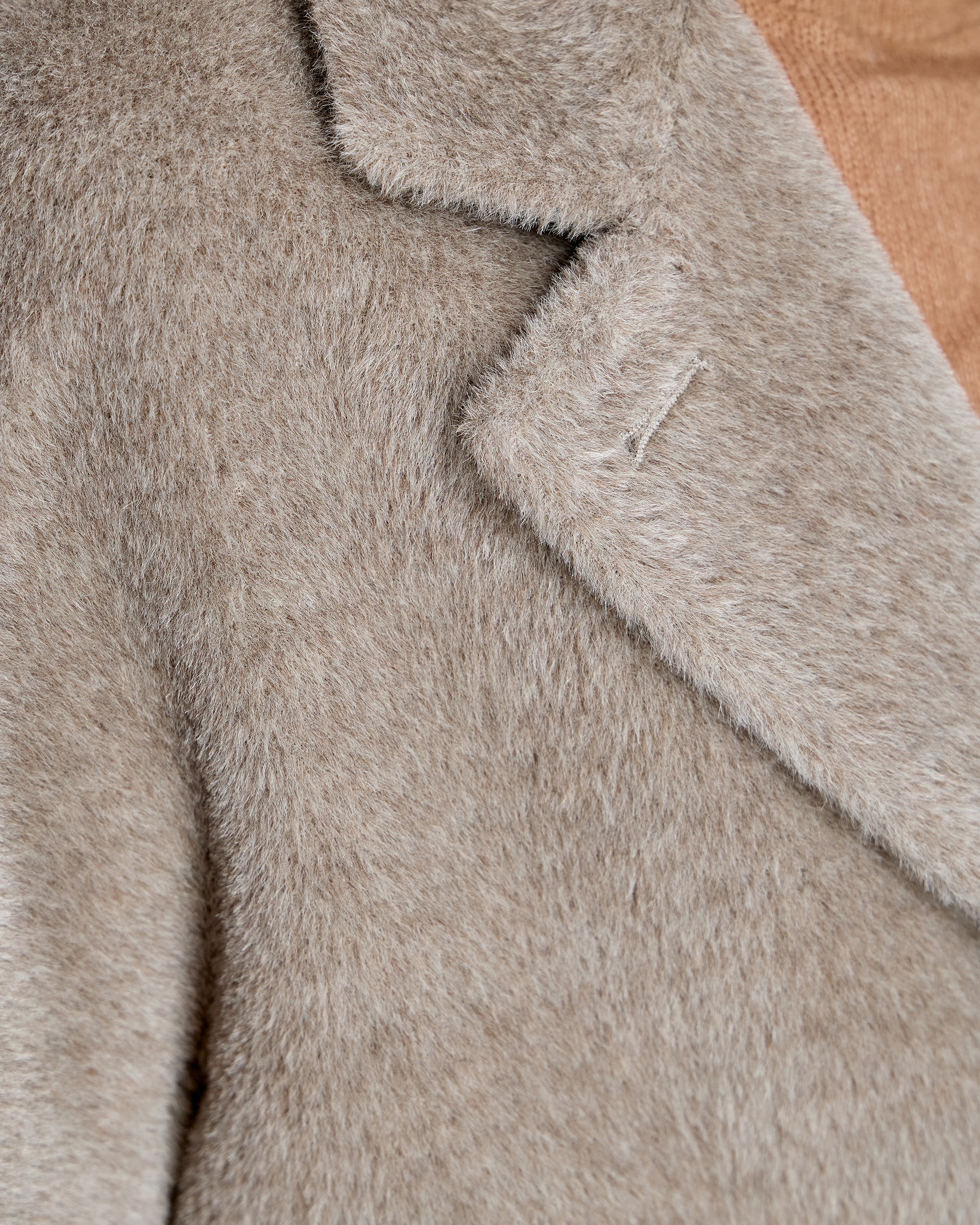 Sobretudo de Alpaca Suri e Lã Virgem com Gola Lapela Taupe-6