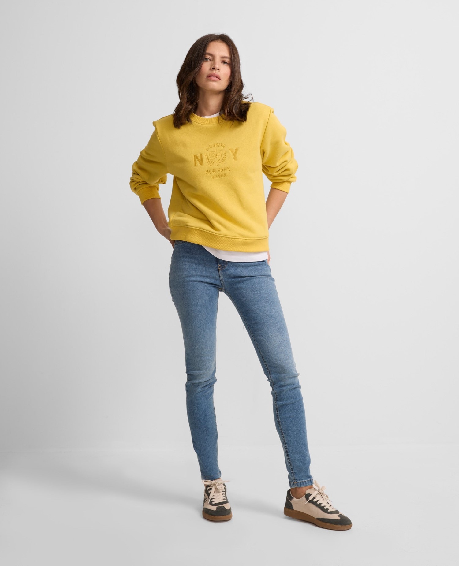 Imagem 0 de Jeans com Corte a Direito Slim Fit de Cintura Média