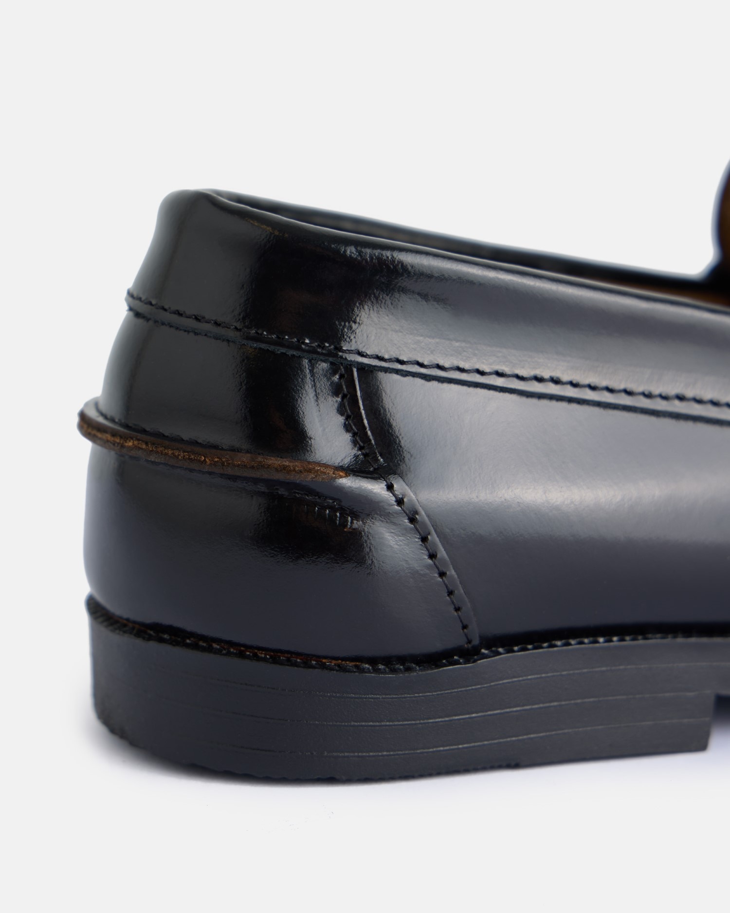 Mocassins Antifaz em Pele Preto-2