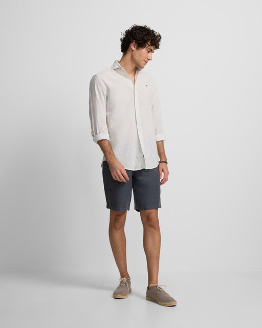Imagem 0 de Bermudas Clássica de Linho em Azul Indigo