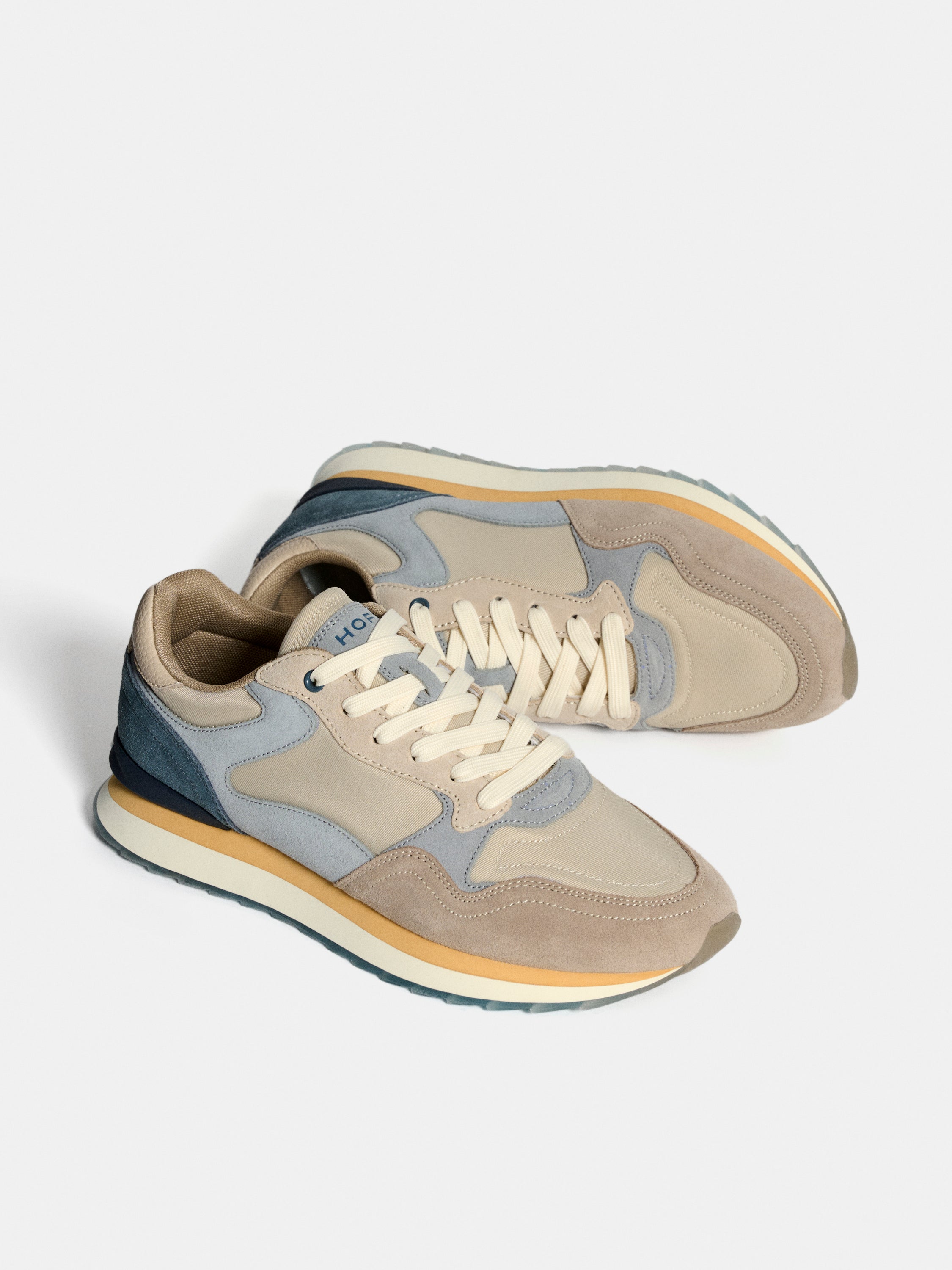 Sapatilhas em Pele com Atacadores Cinzento-2