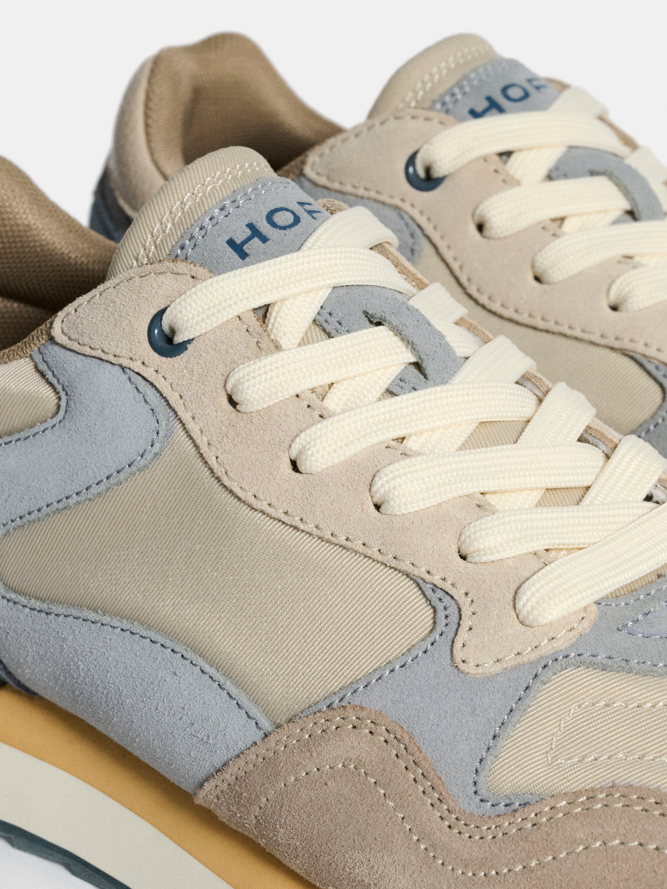 Sapatilhas em Pele com Atacadores Cinzento-3