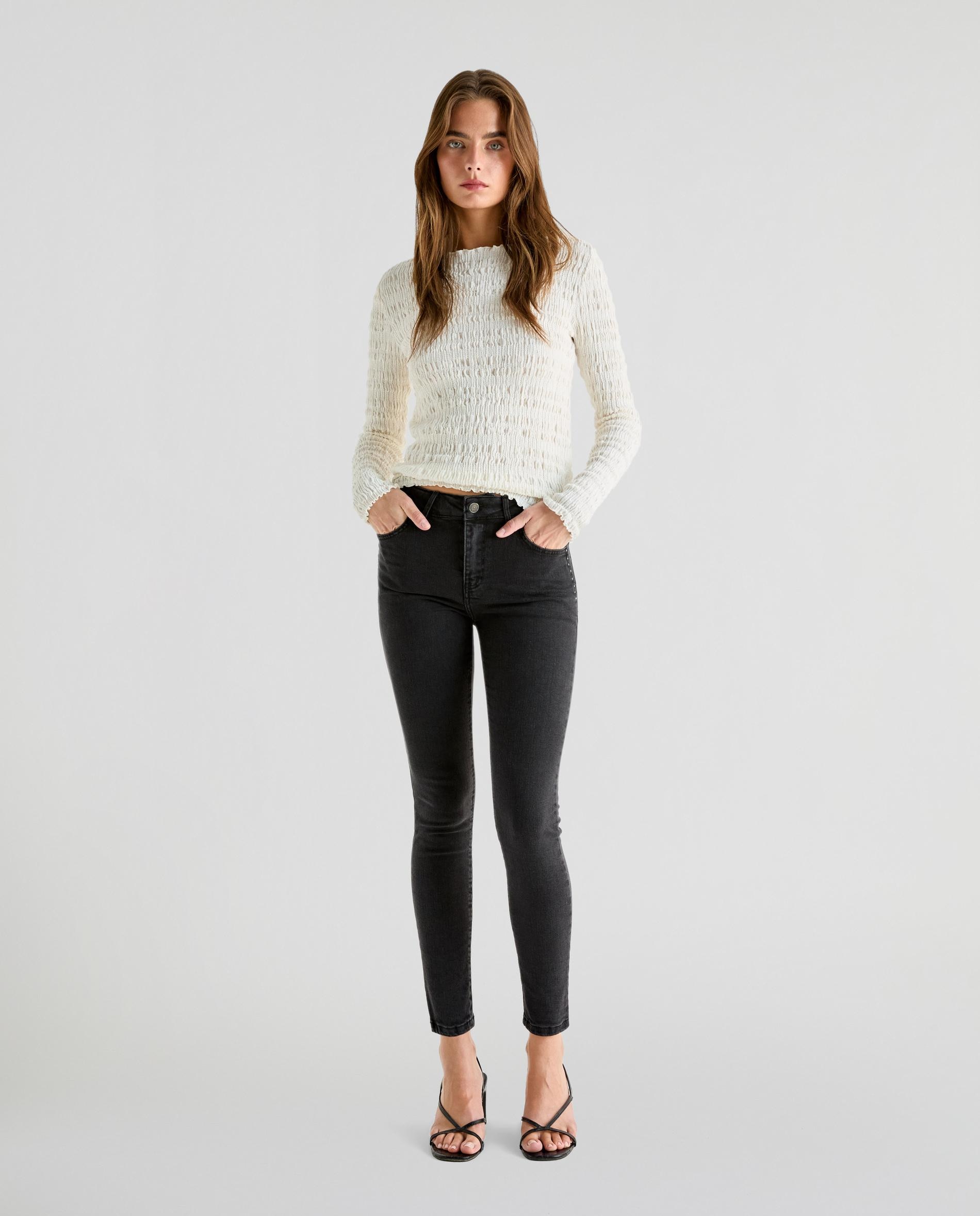 Jeans Skinny Slim com Tachas Pretos-1
