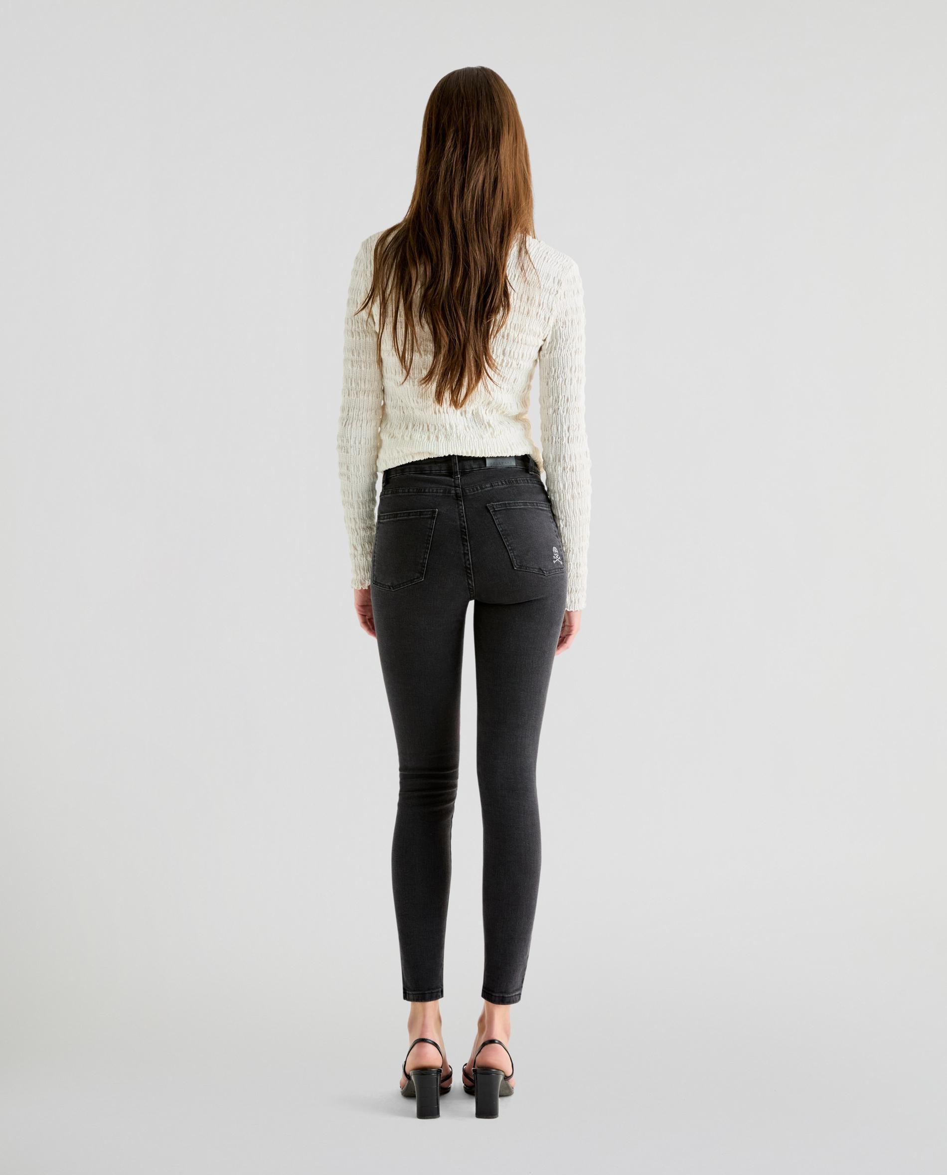 Jeans Skinny Slim com Tachas Pretos-2