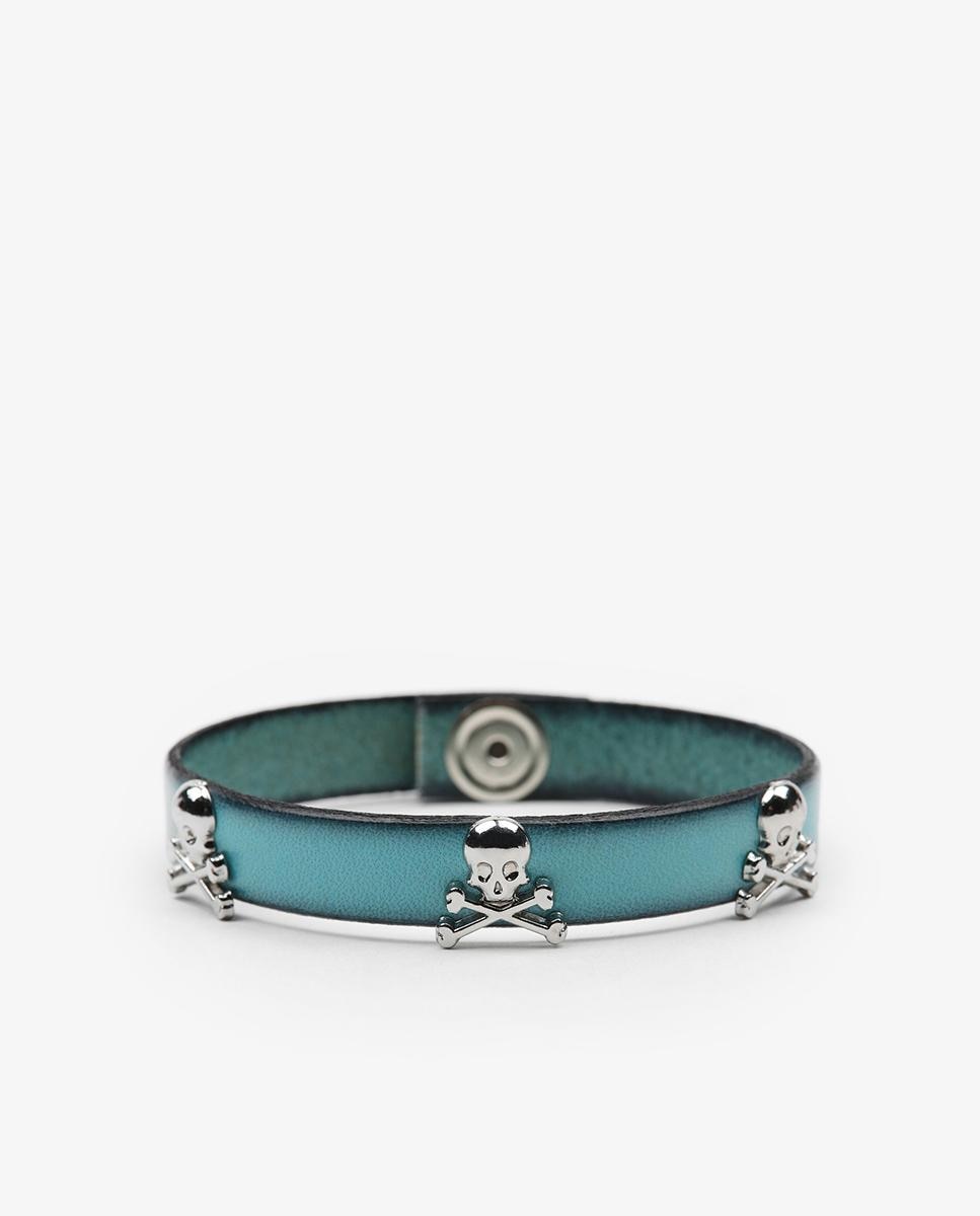 Imagem 0 de Pulseira de Pele em Azul com Caveiras Metálicas