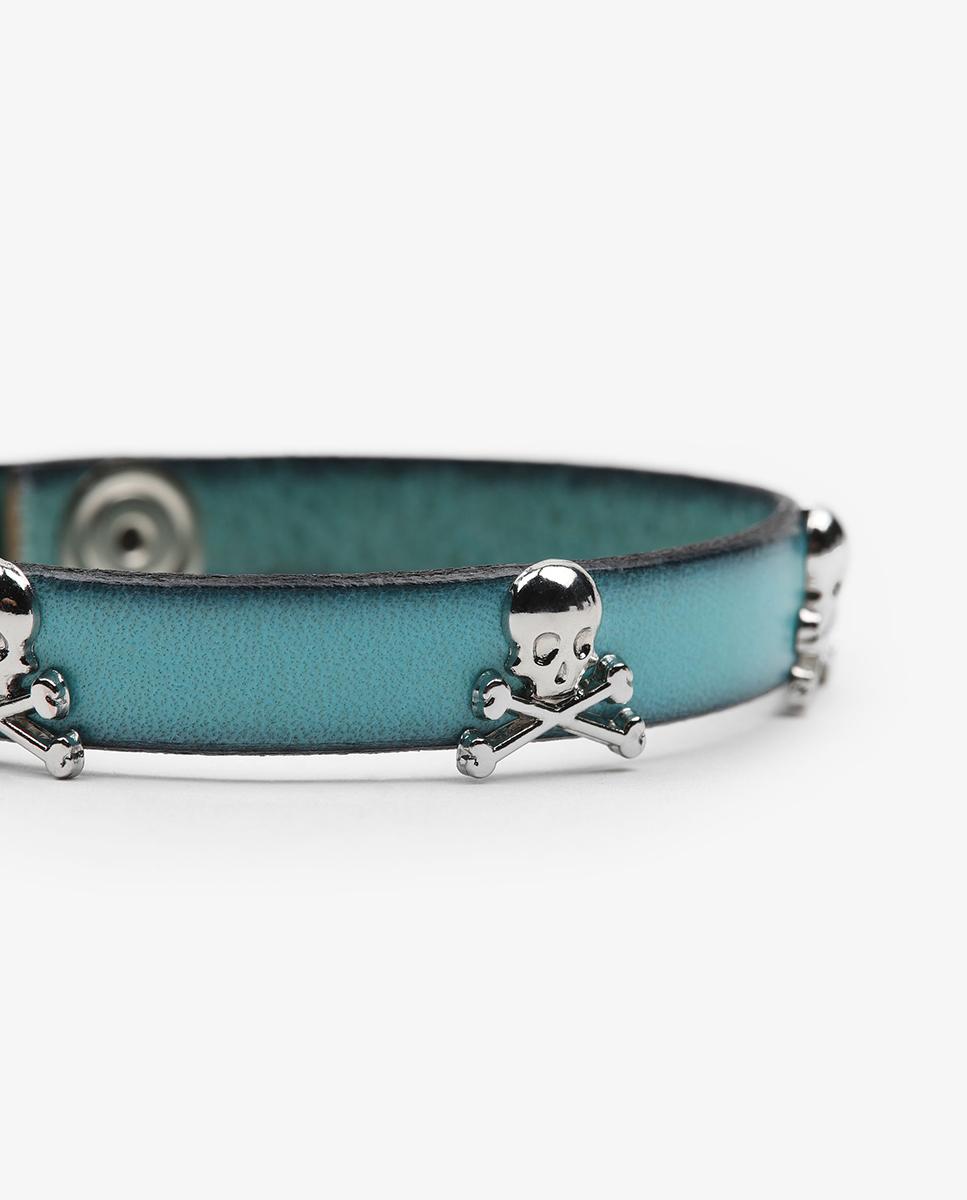Pulseira de Pele em Azul com Caveiras Metálicas Azul-2