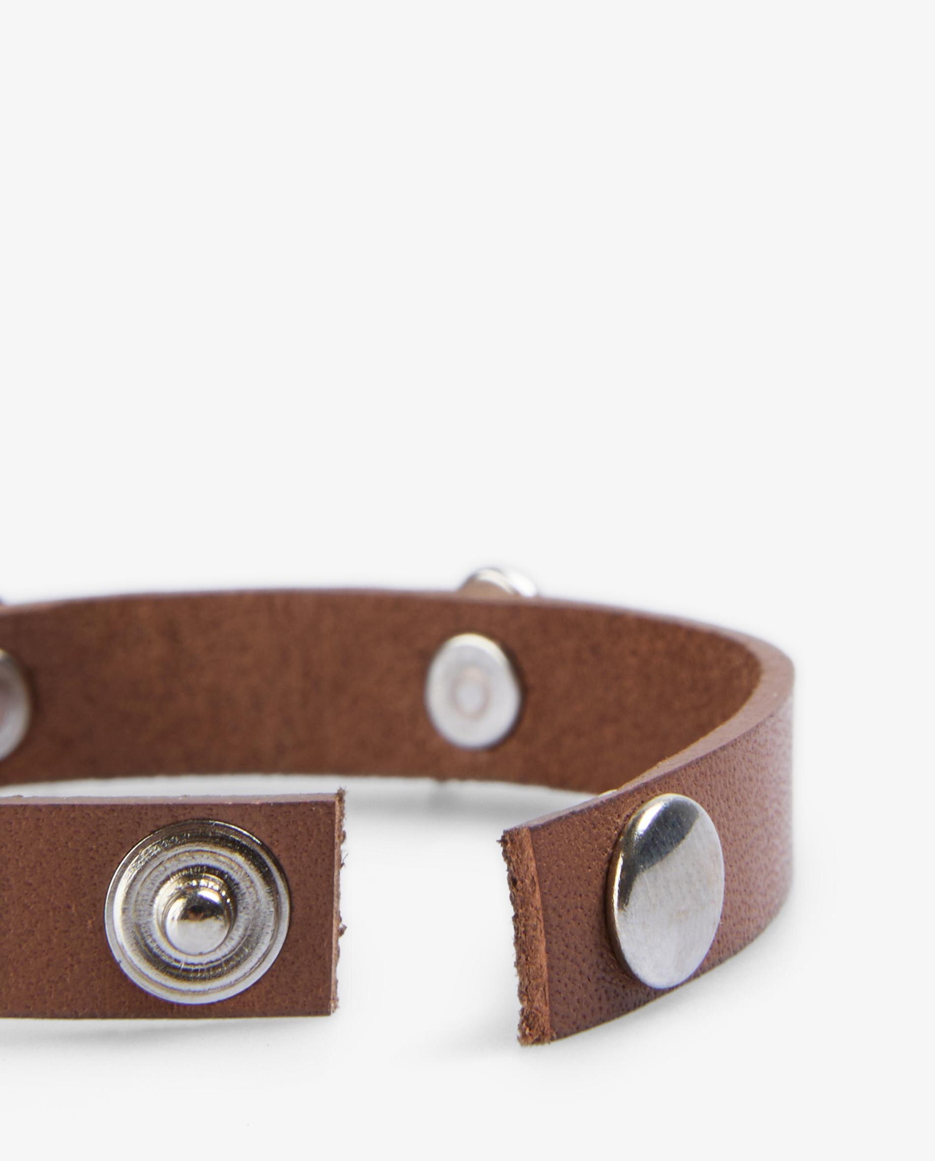 Pulseira de Pele com Tachas e Caveiras Metálicas Bege-3