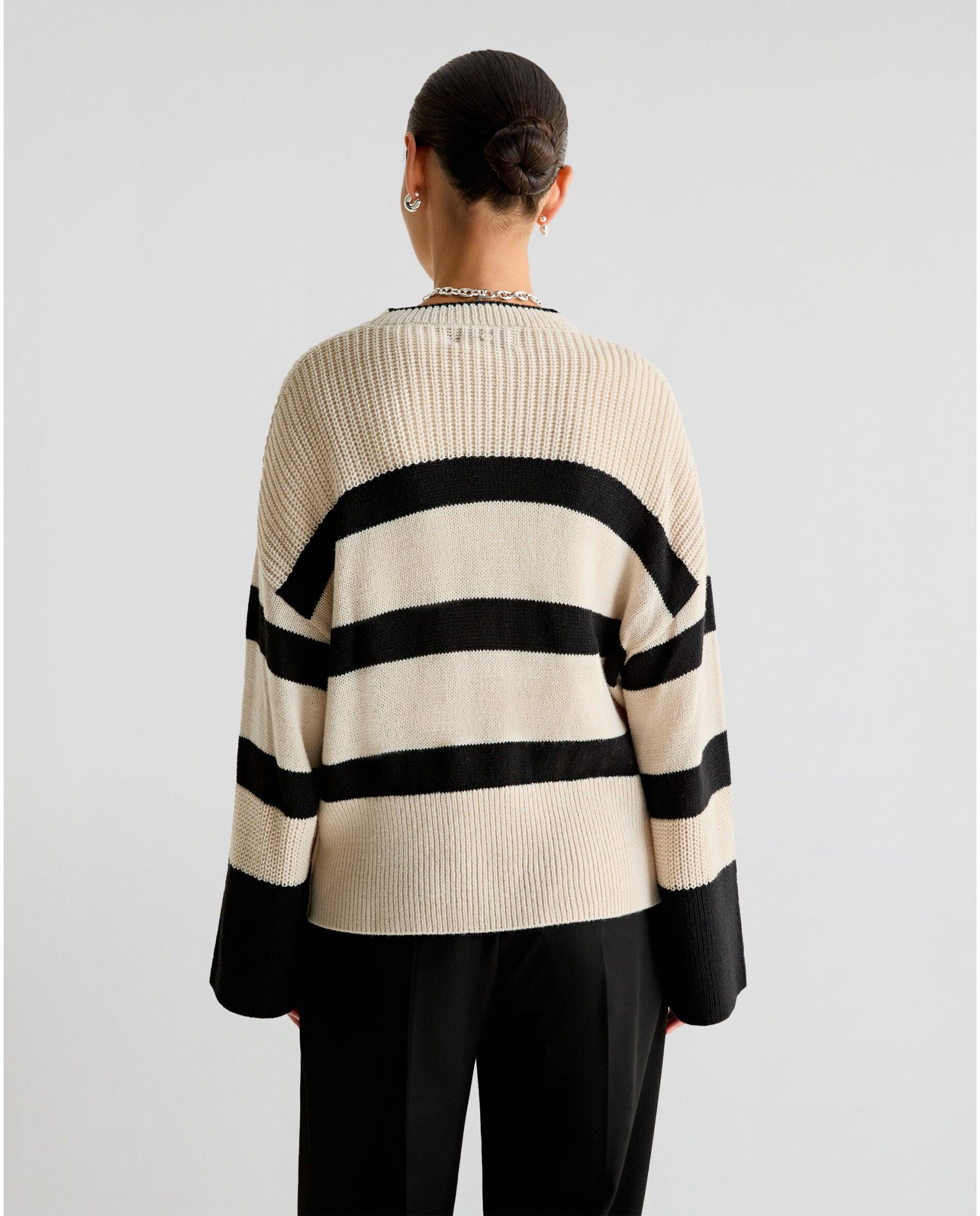 Camisola Às Riscas de Corte Amplo Pretos-2