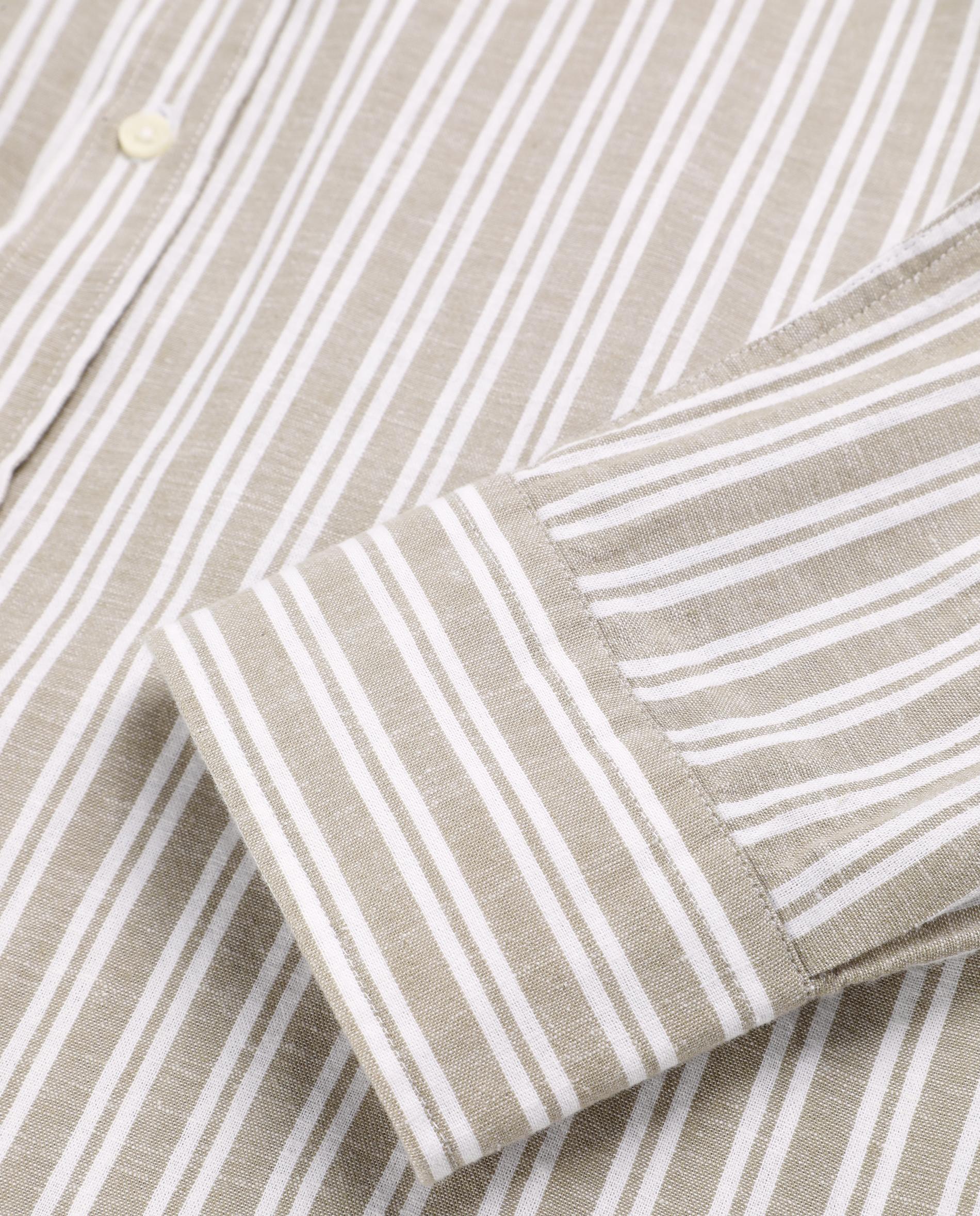 Camisa às Riscas com Gola Abotoada Caqui-3