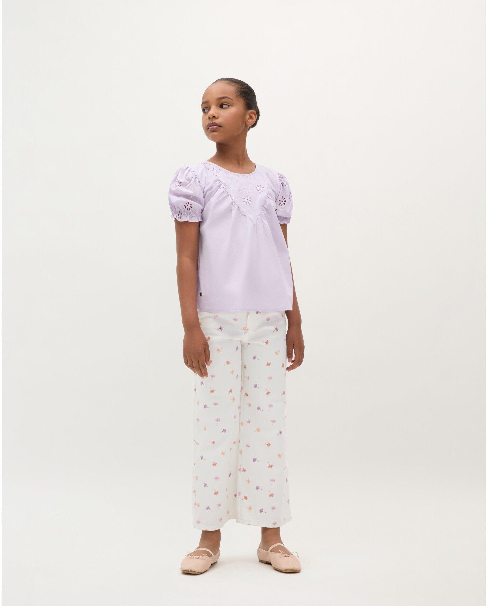 Blusa com Perfurados e Mangas Abalonadas Lilás-2