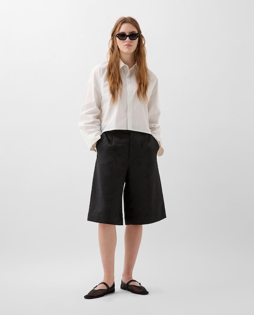 Imagem 0 de Bermudas em Tecido Jacquard com Pinças