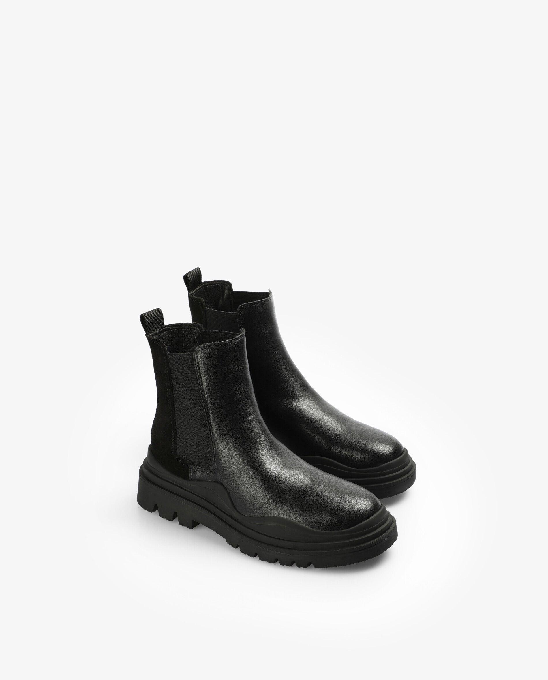 Botins com Sola Track e Malha Elástica Lateral Preto-2