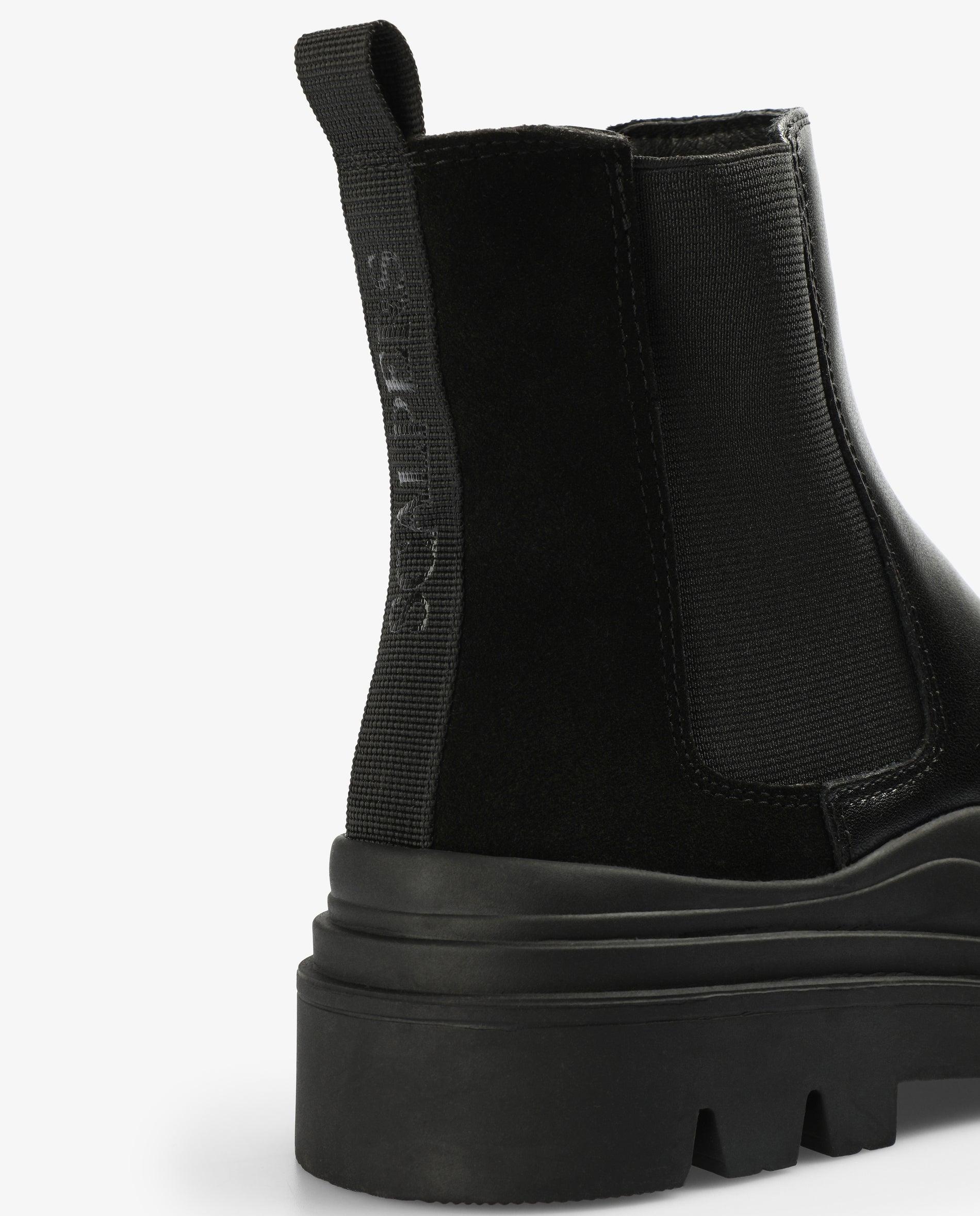 Botins com Sola Track e Malha Elástica Lateral Preto-4