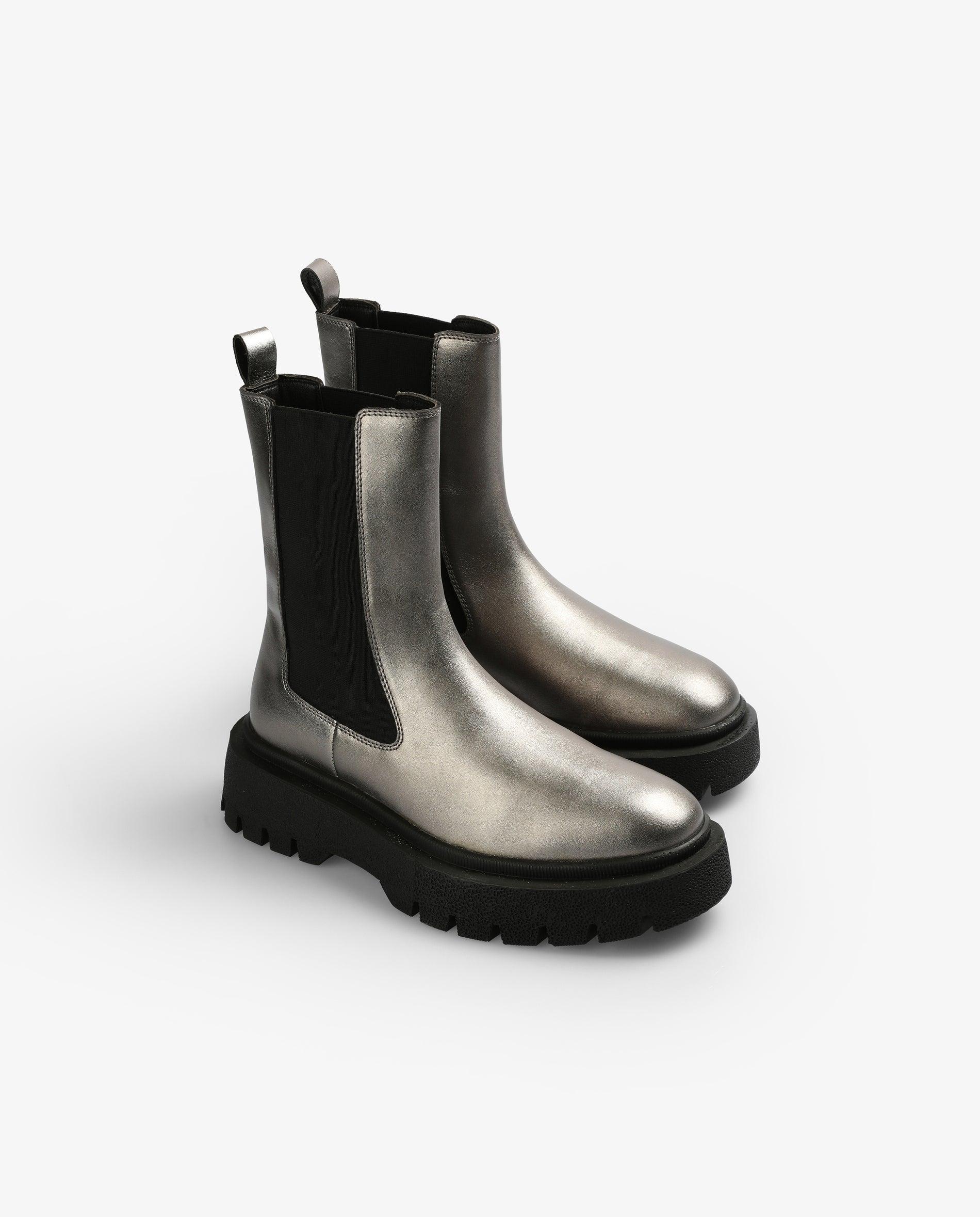 Botas Sola Track Metalizadas com Painel Elástico Cinzento-2