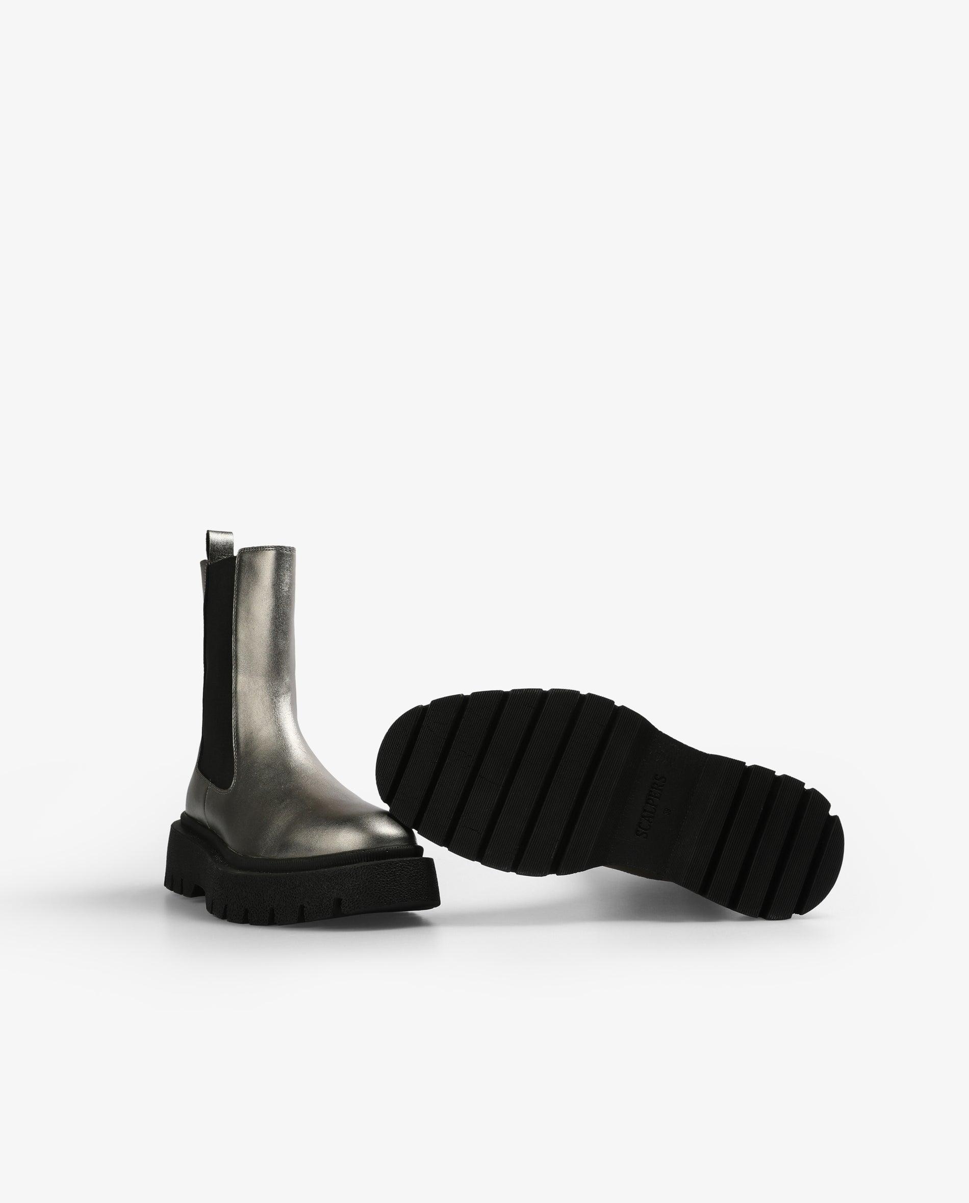 Botas Sola Track Metalizadas com Painel Elástico Cinzento-4