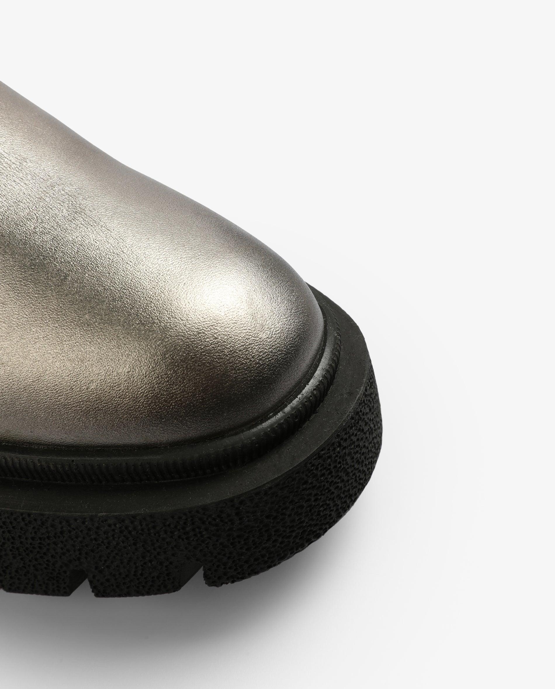 Botas Sola Track Metalizadas com Painel Elástico Cinzento-5