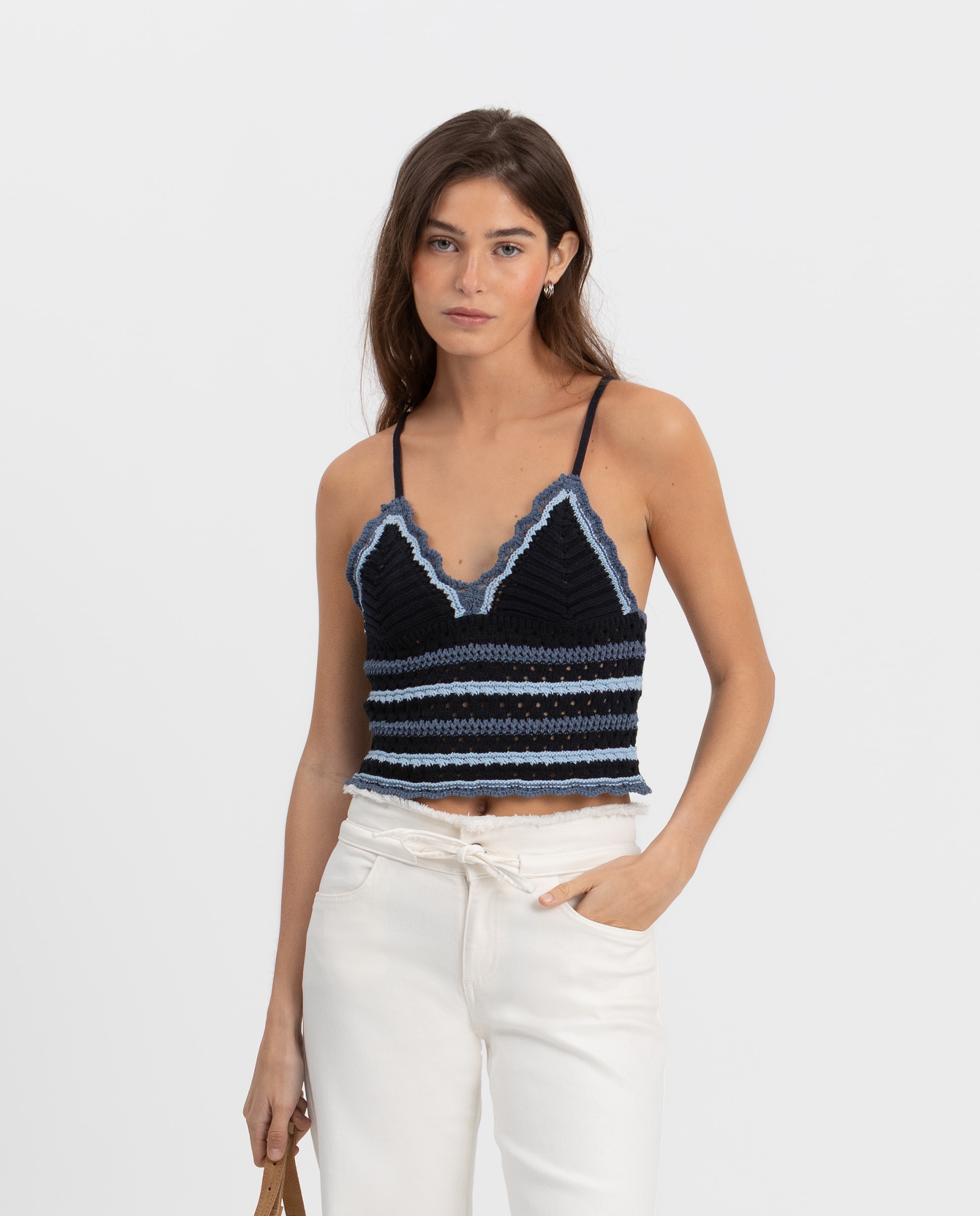 Imagem 0 de Top de Malha Tipo Crochet de Alças