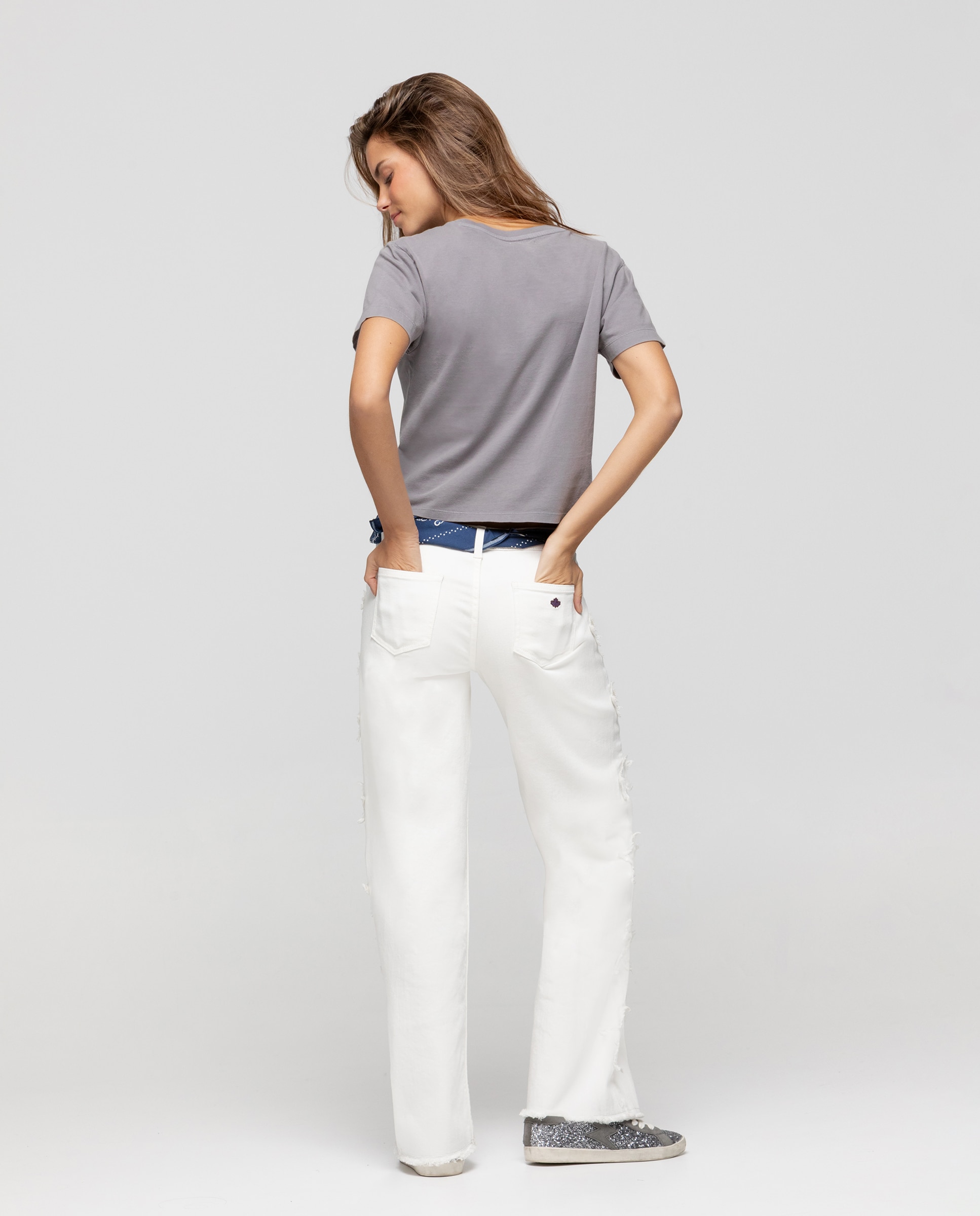 Jeans com Corte a Direito com Estrelas Lateral Branco-2