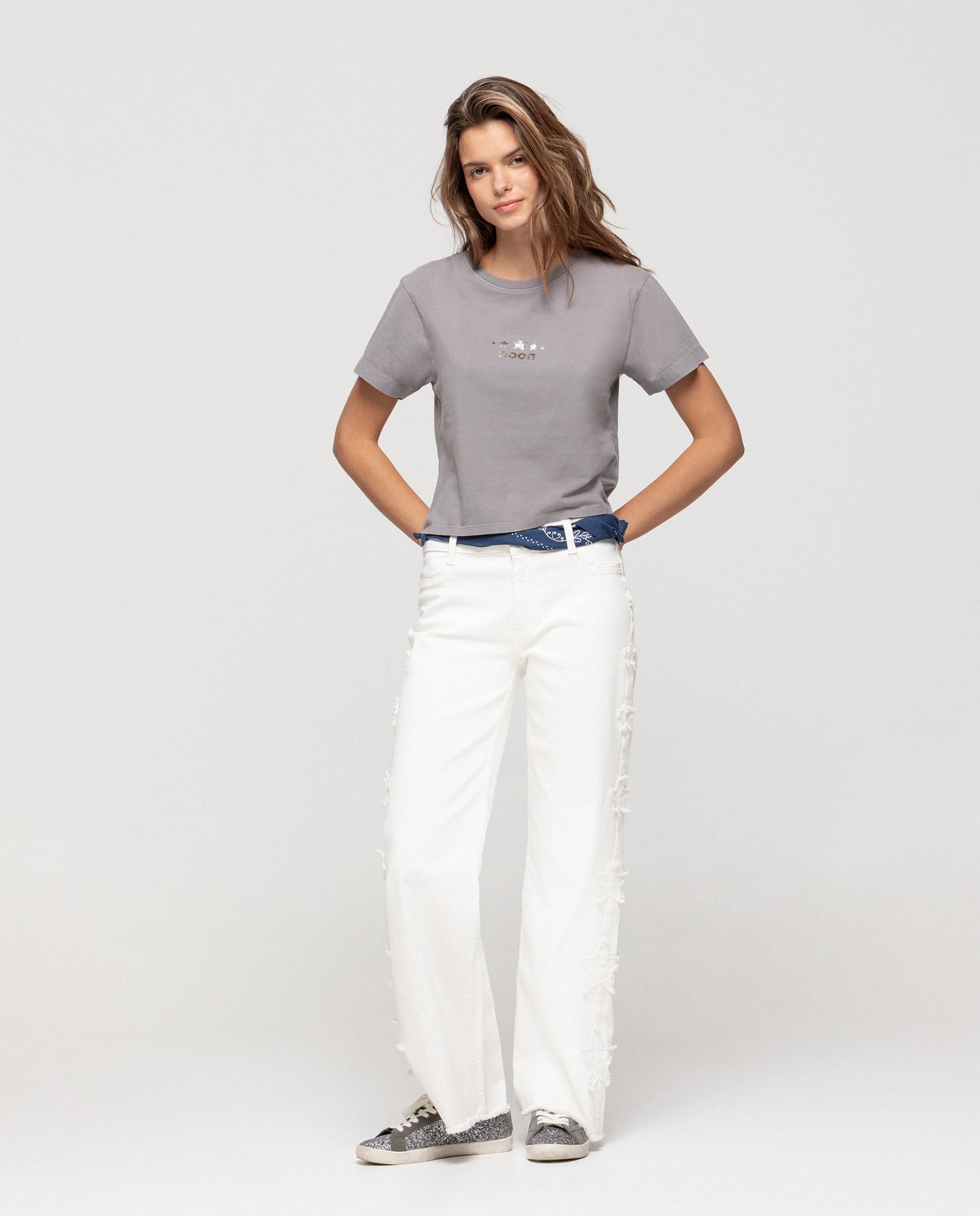 Jeans com Corte a Direito com Estrelas Lateral Branco-3
