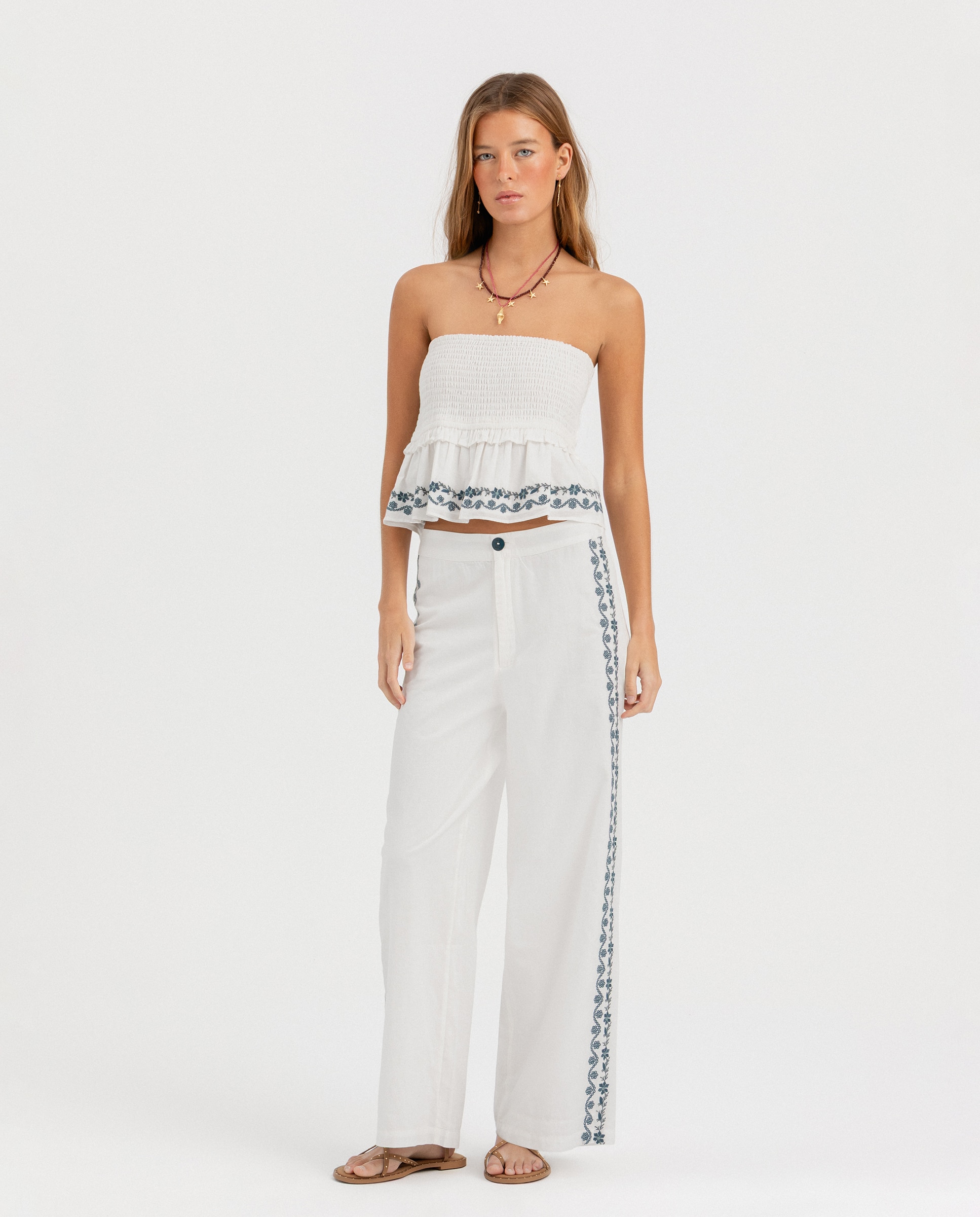 Top com Bordados Branco-3