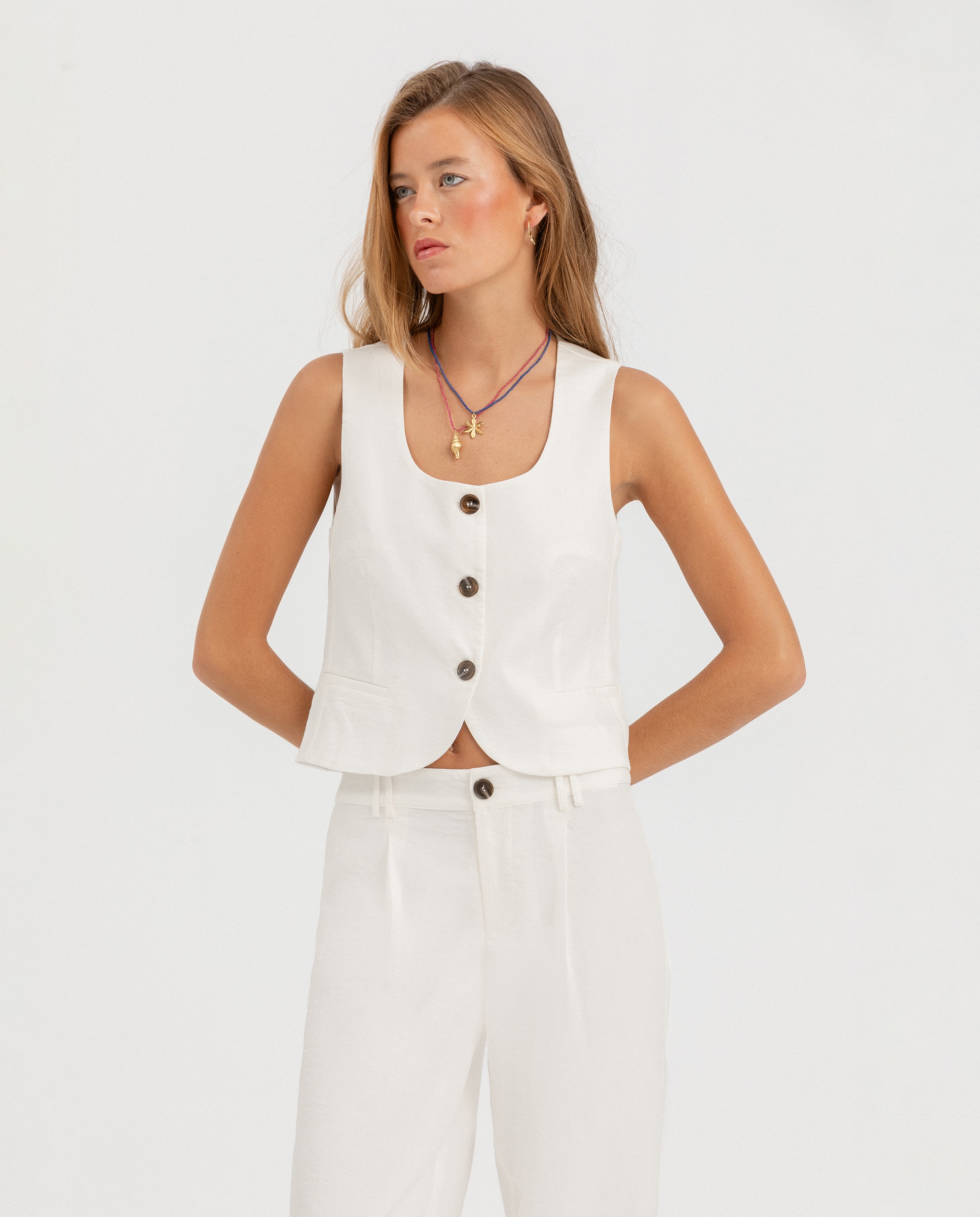 Imagem 0 de Colete com Decote em V e Fecho de Botões