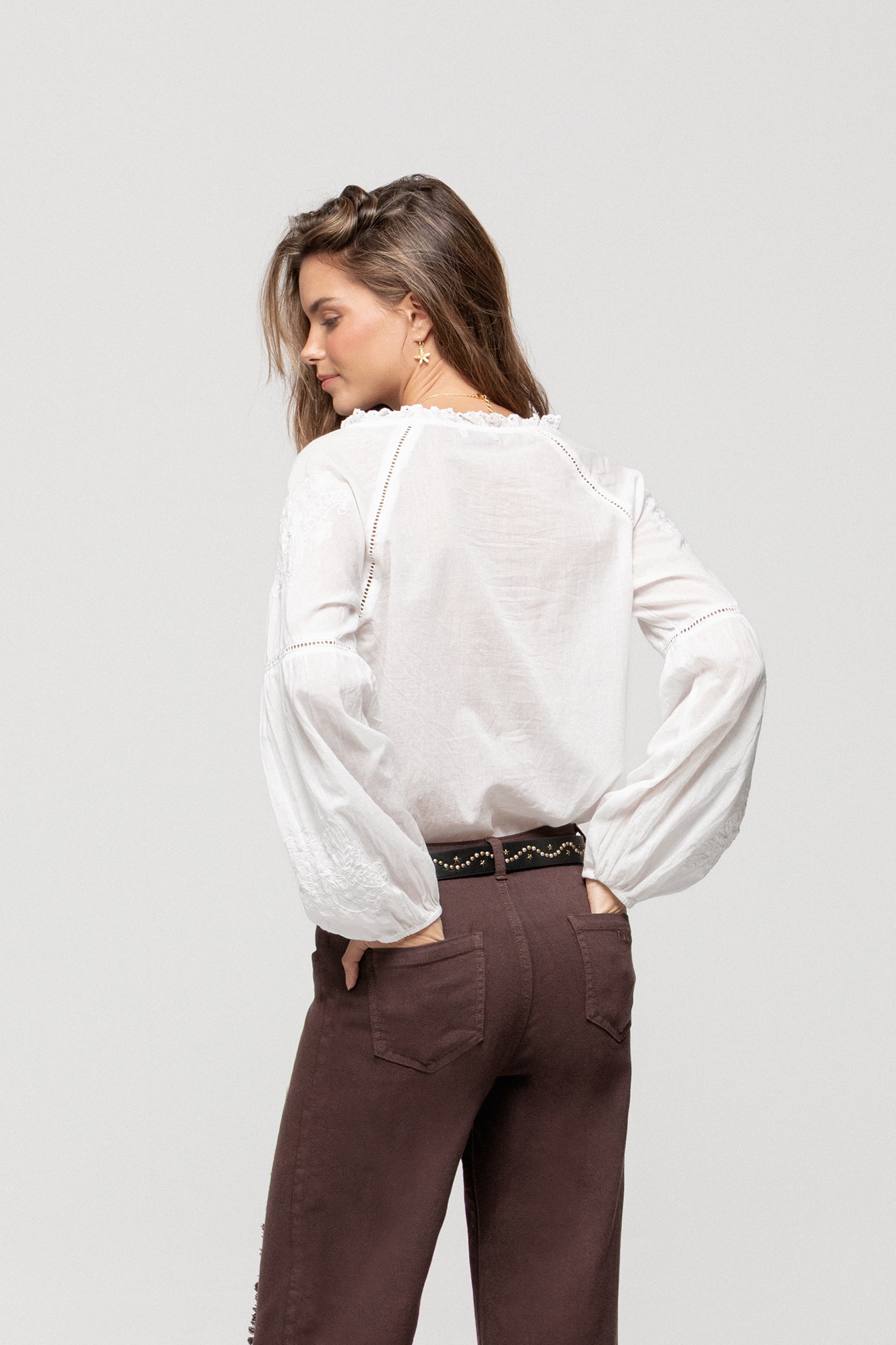 Blusa de Manga Comprida com Bordado Branco-2