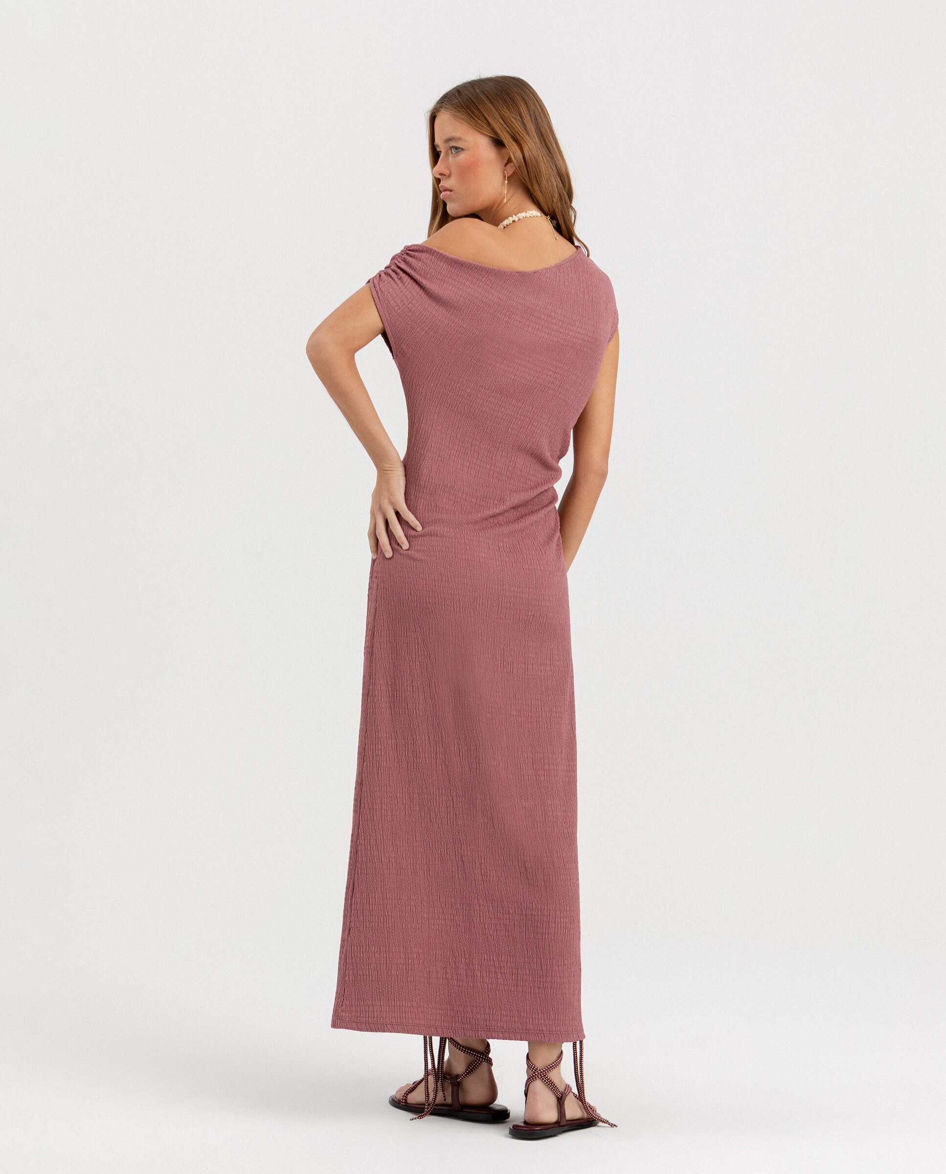 Vestido Midi Assimétrico com Textura Rosa-2