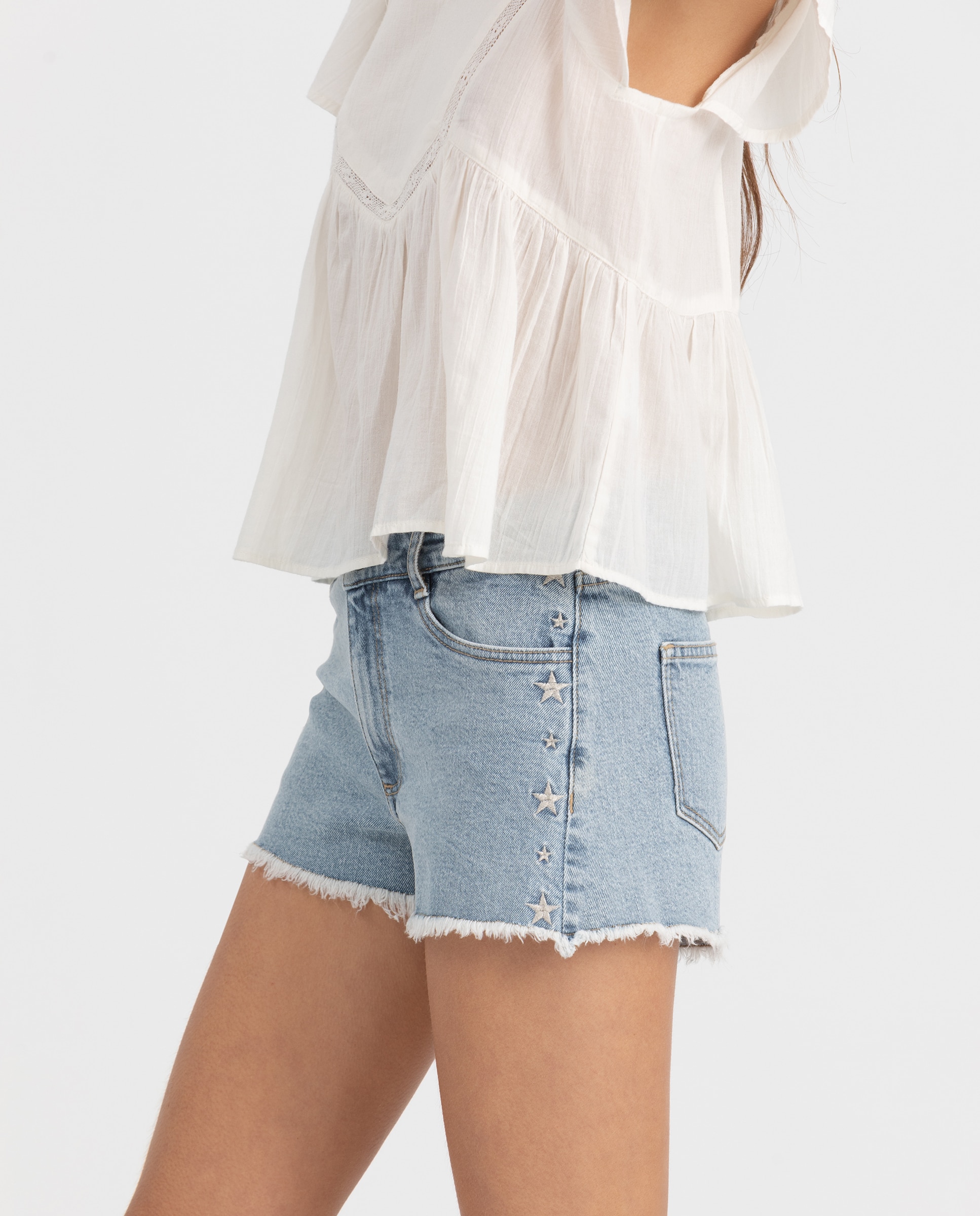 Short Denim com Estrelas Bordadas Azul-4
