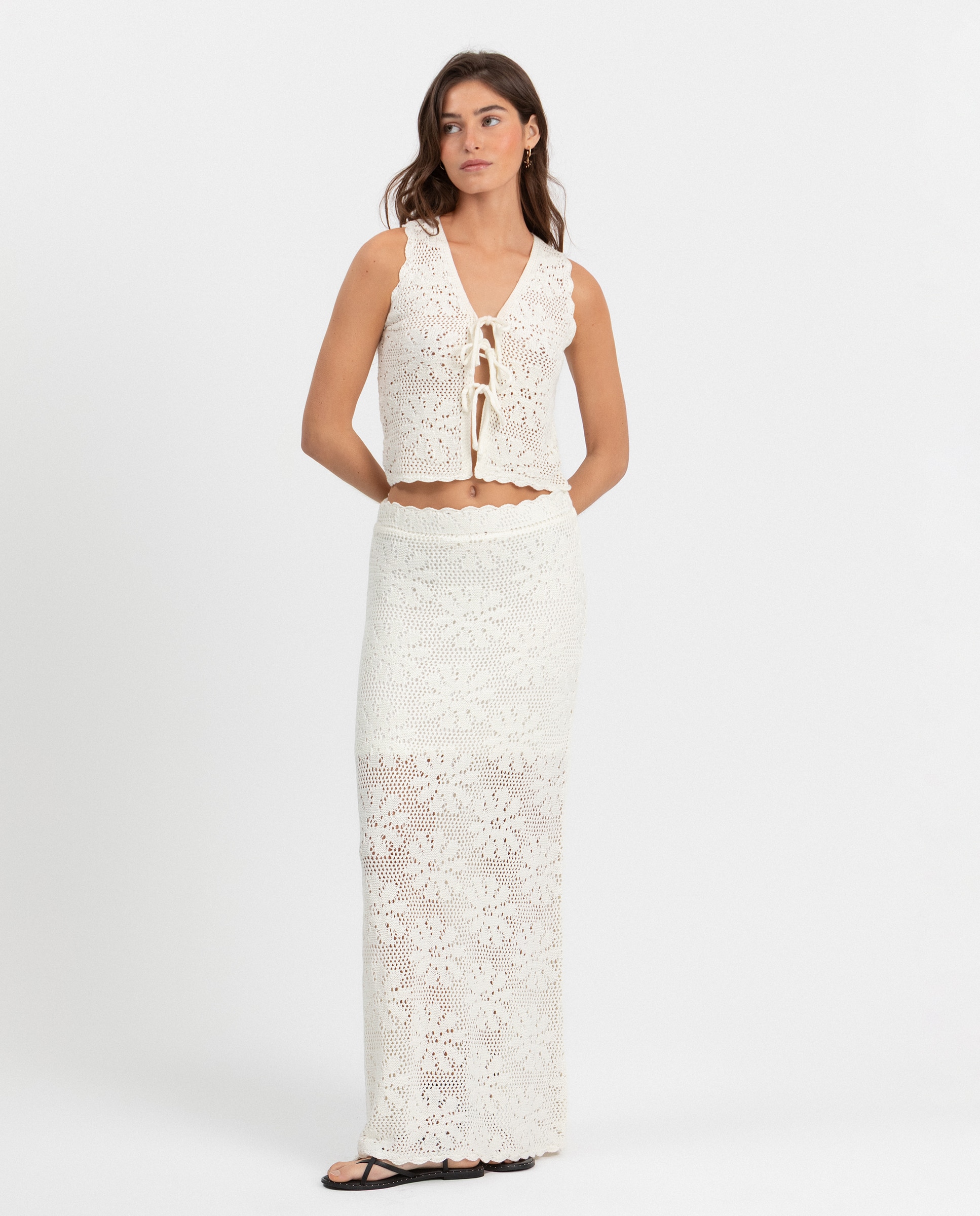 Imagem 0 de Saia Midi com Abertura Lateral e Detalhe de Botões em Madrepérola