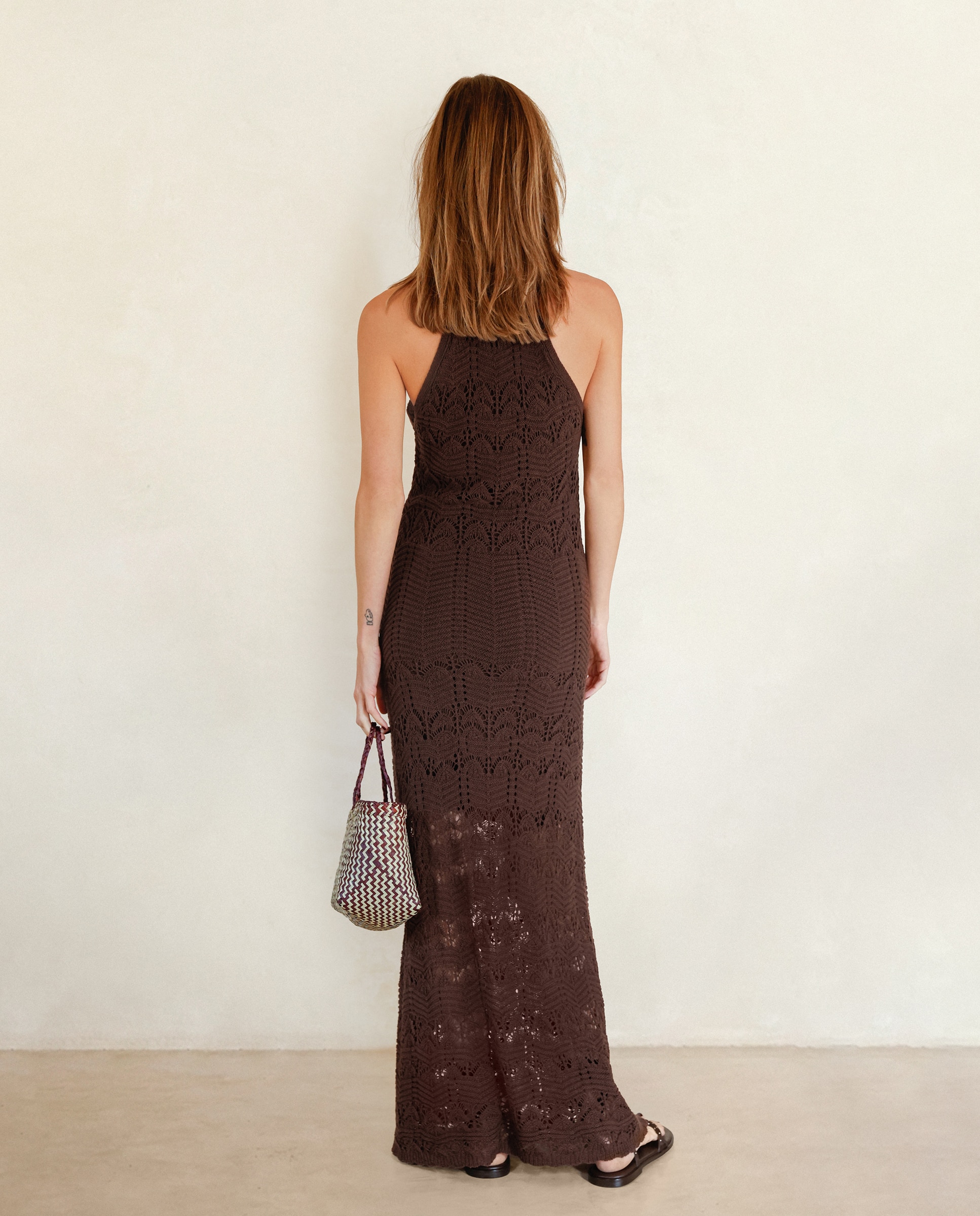 Vestido Midi Halter de Crochet Castanho-2