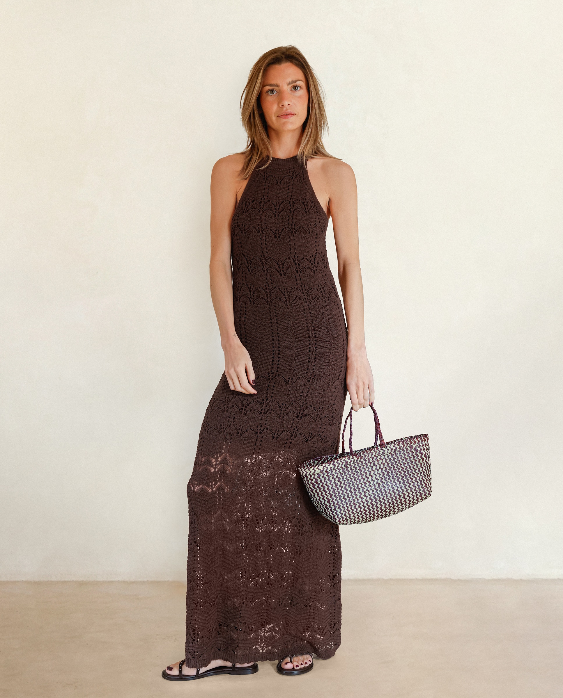 Vestido Midi Halter de Crochet Castanho-3