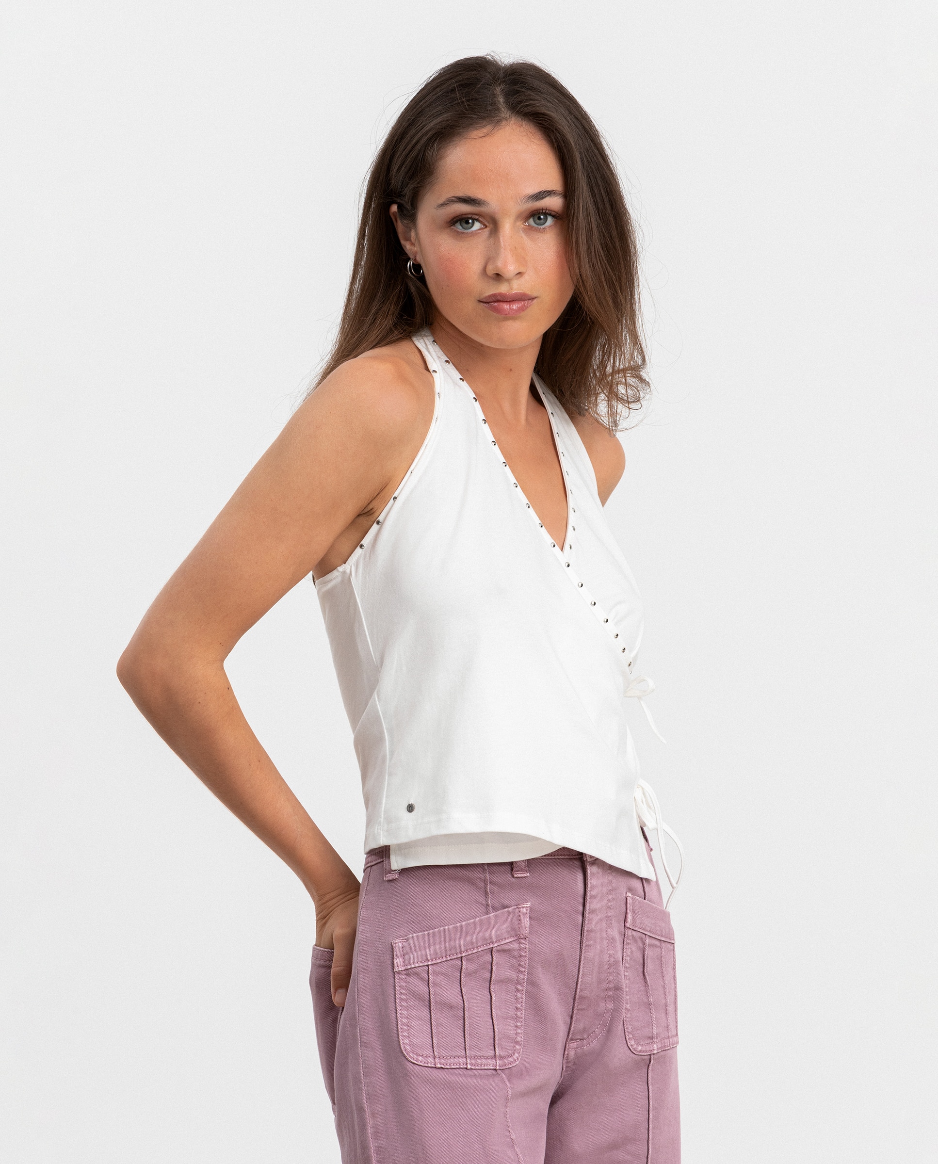 Imagem 0 de Top com Gola Halter e Detalhe Tachas